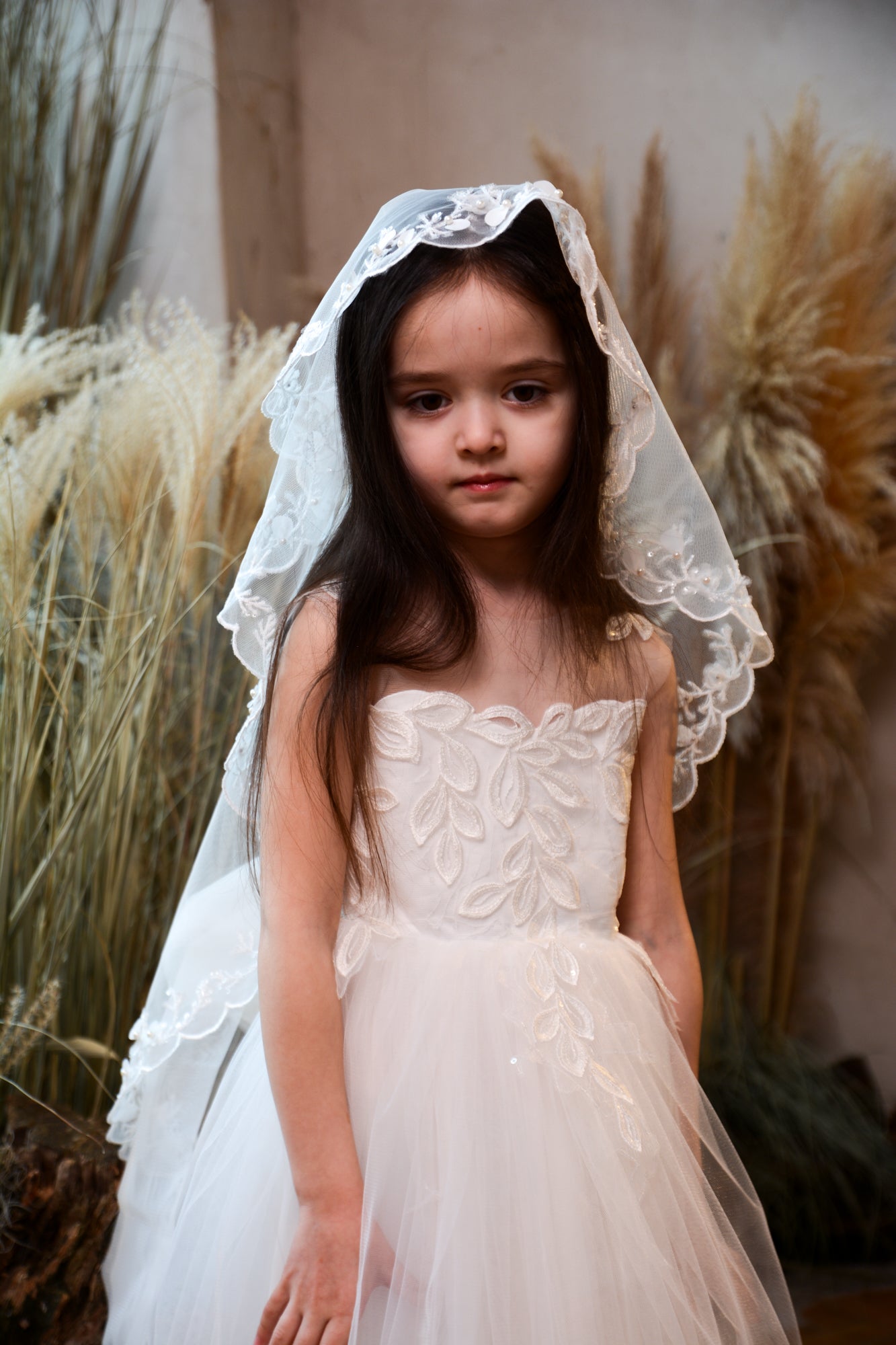 LONG 3D IVORY MANTILLA