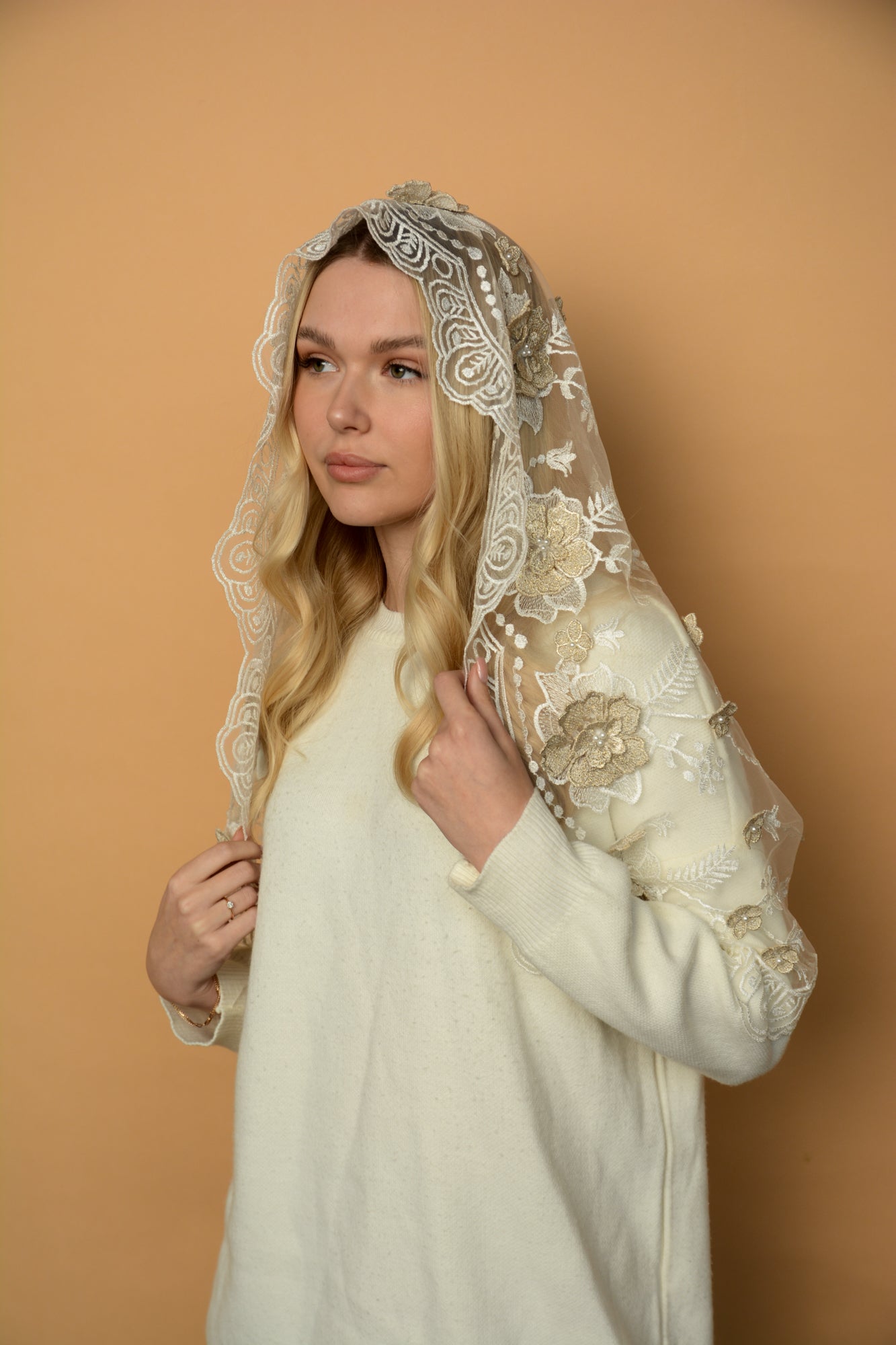 3D FLORAL MANTILLA - MariaVeils