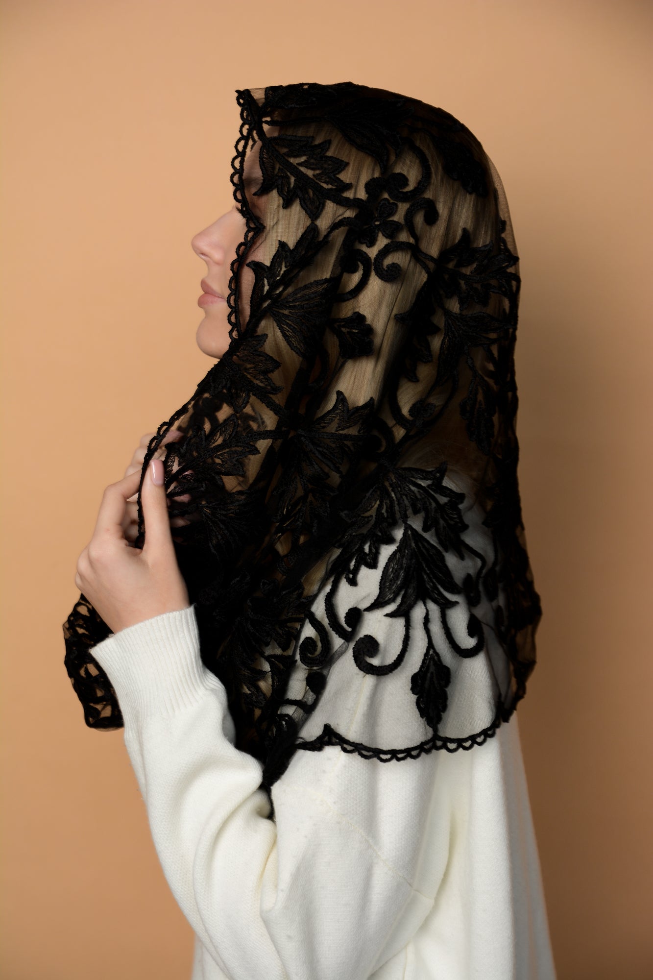 BLACK INFINITY MANTILLA