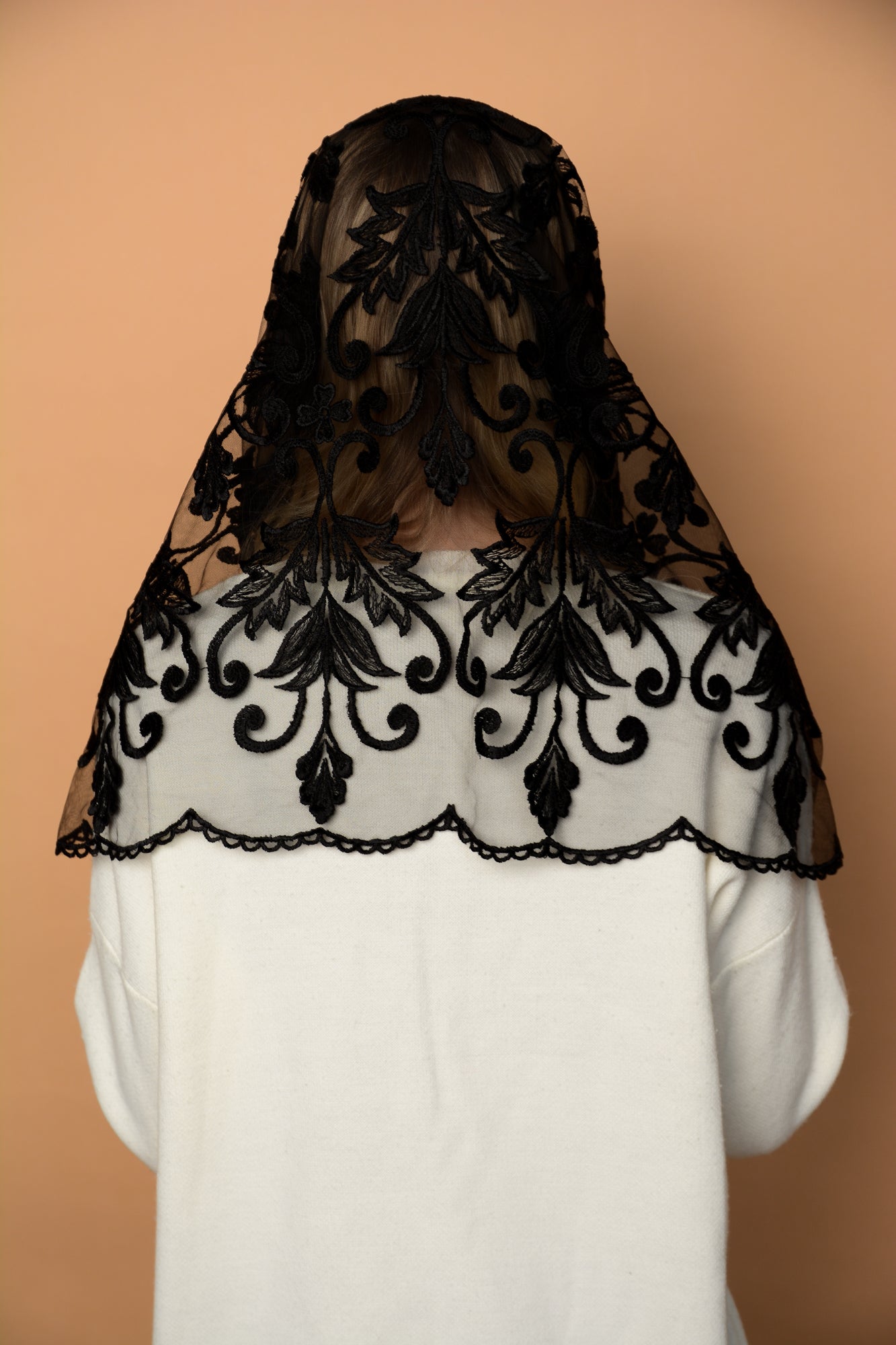 BLACK INFINITY MANTILLA