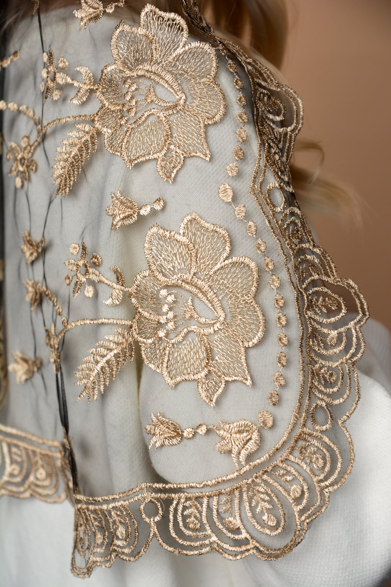 LONG GOLD MANTILLA - MariaVeils