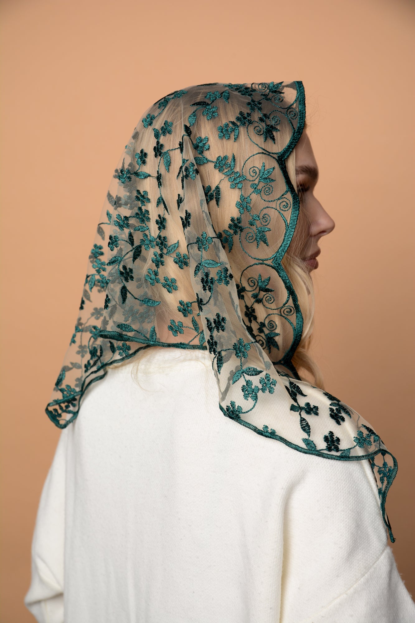 TRIANGLE GREEN VEIL