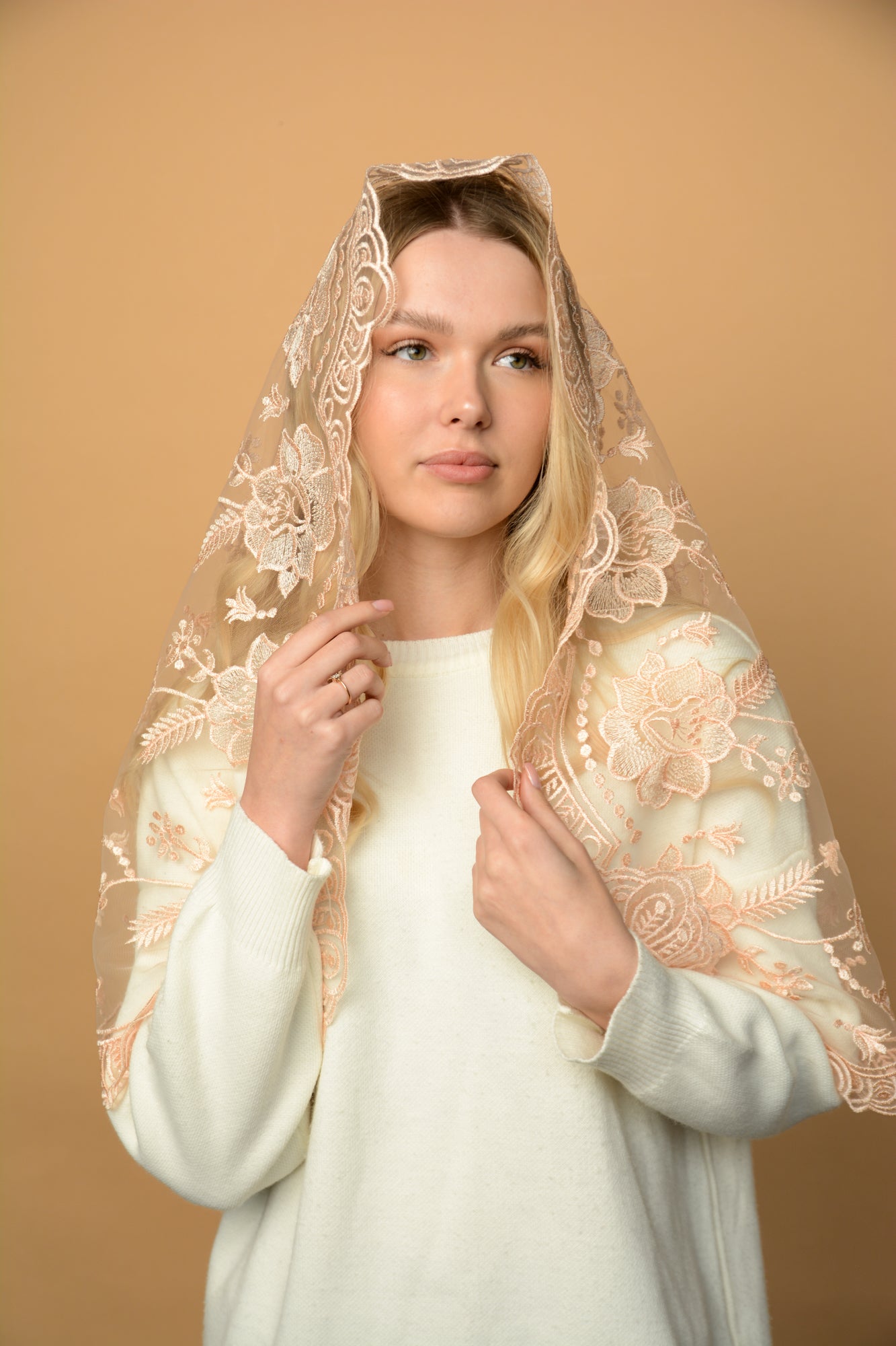 LONG PEACH MANTILLA