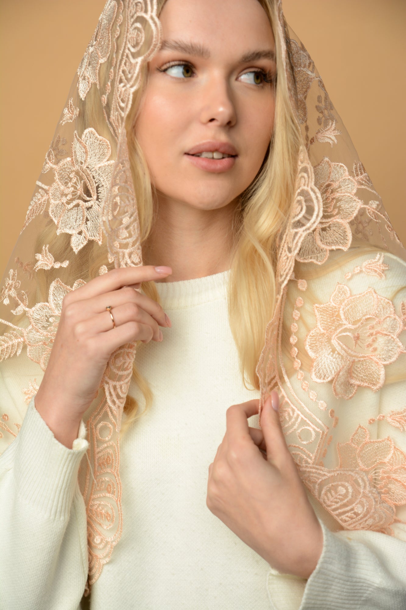LONG PEACH MANTILLA