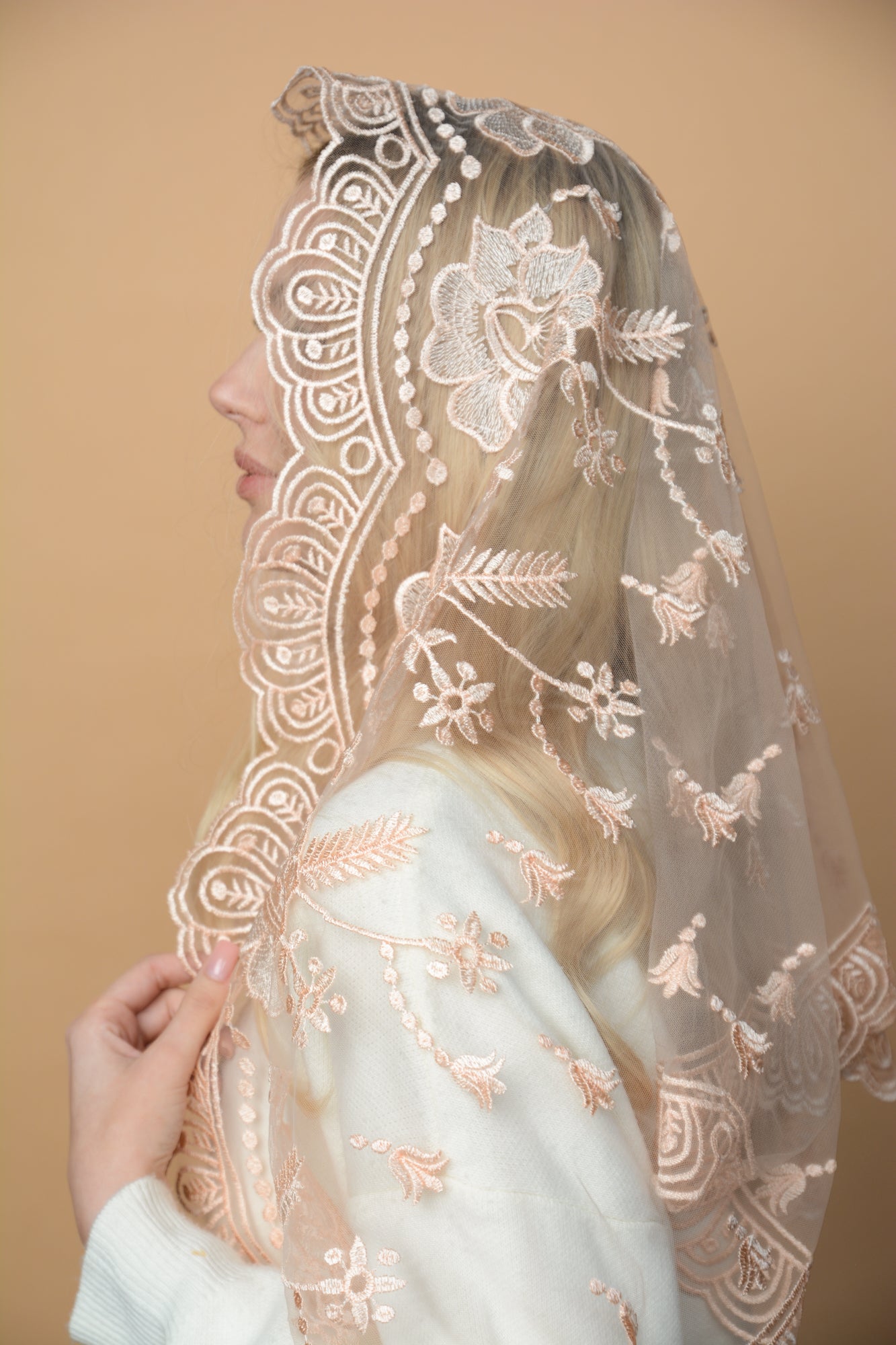 LONG PEACH MANTILLA
