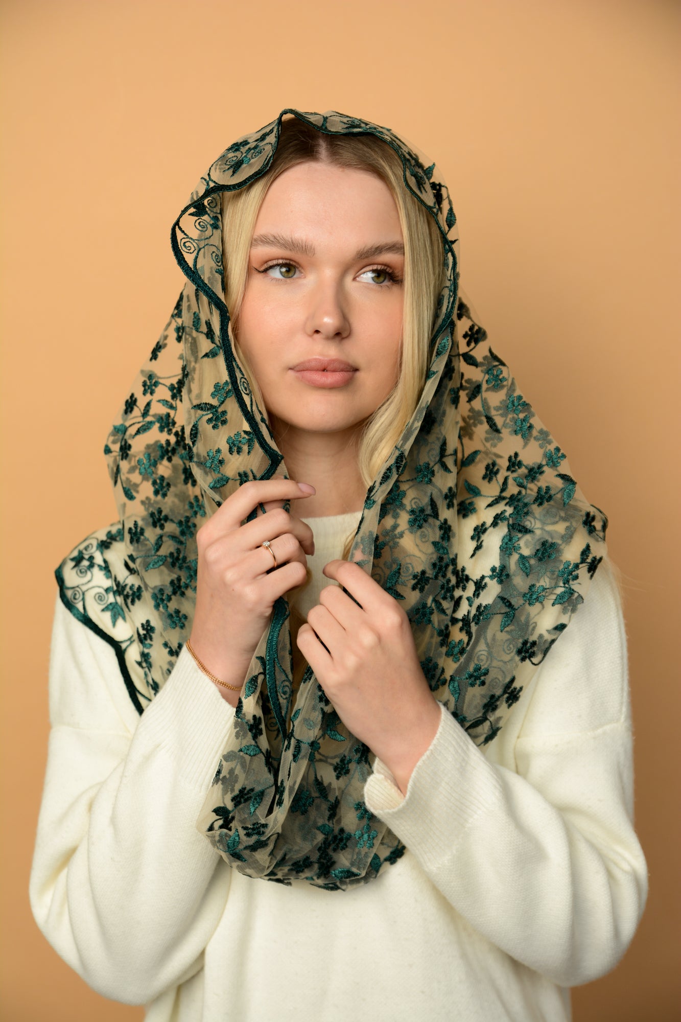 Green Infinity Mantilla - MariaVeils