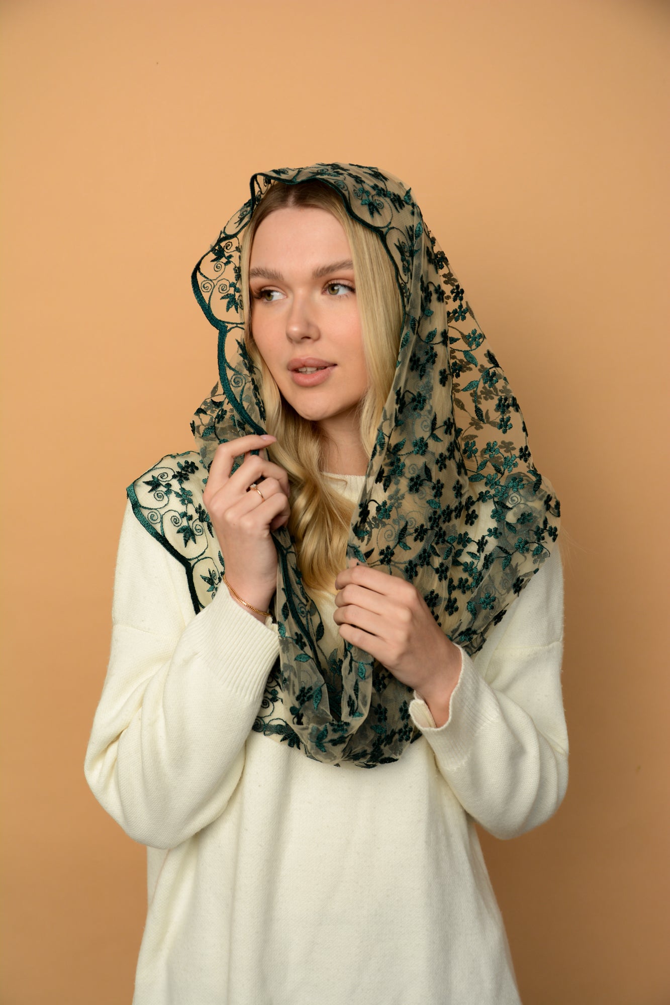 Green Infinity Mantilla - MariaVeils