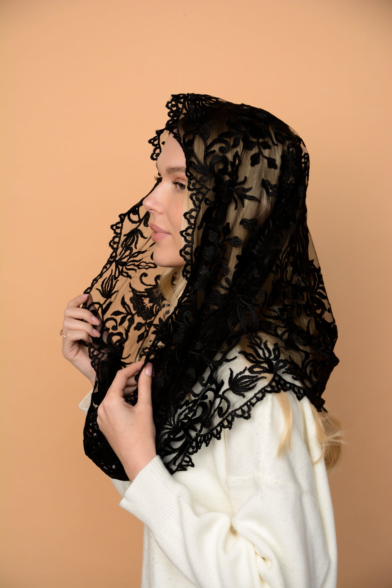 BLACK INFINITY MANTILLA