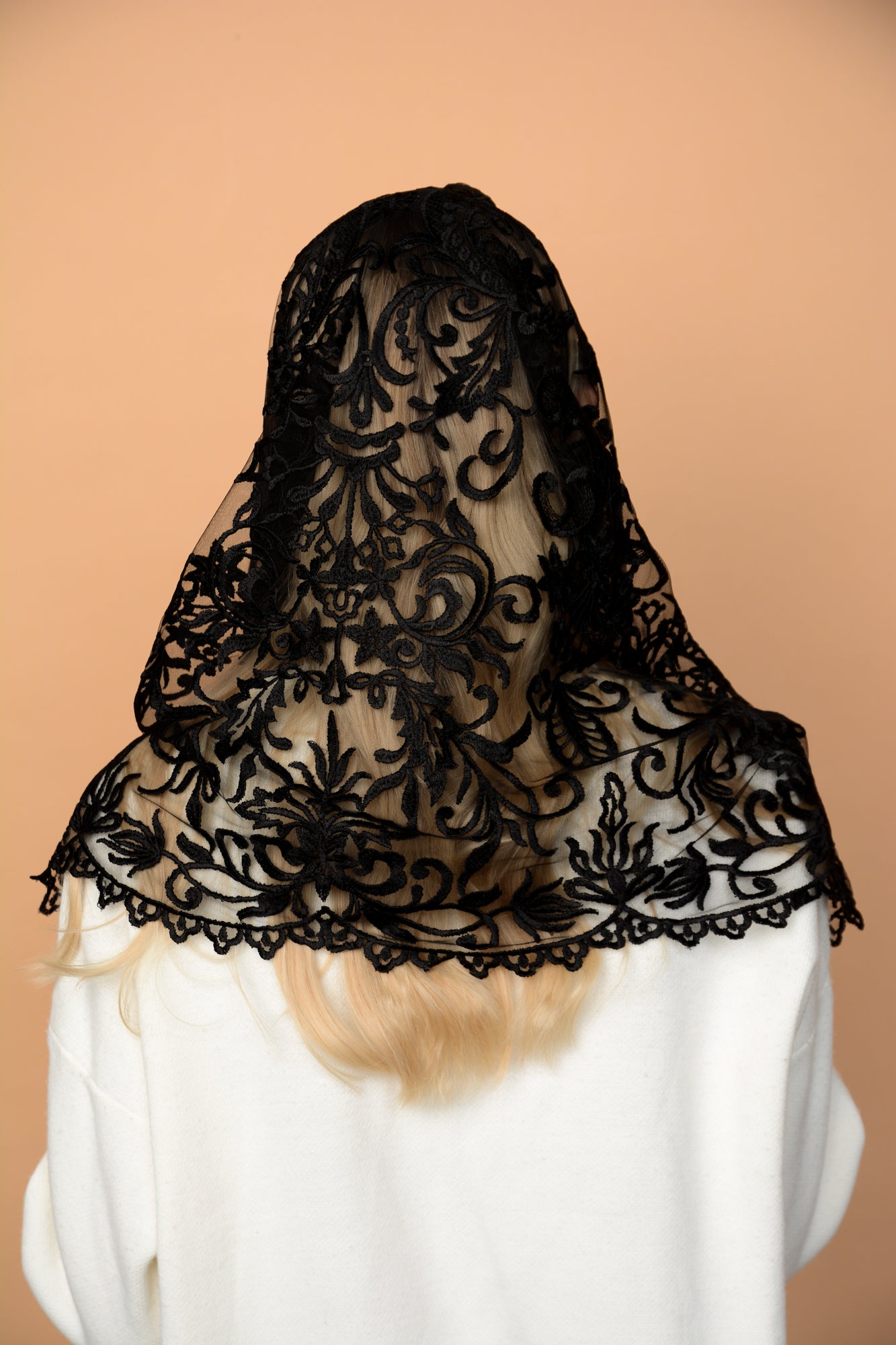 BLACK INFINITY MANTILLA