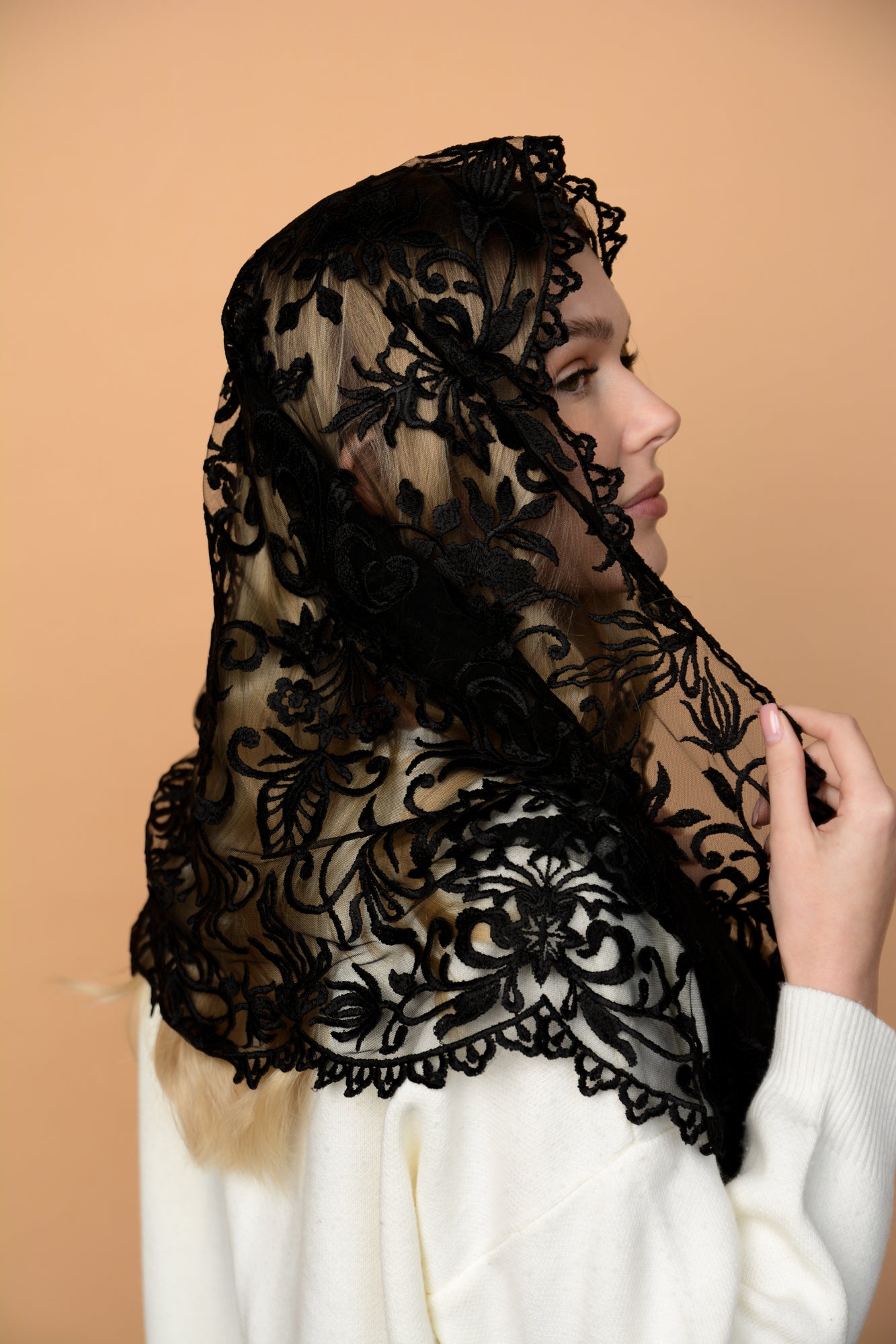 BLACK INFINITY MANTILLA