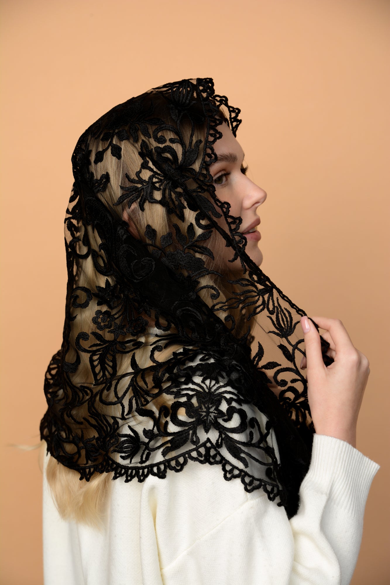 BLACK INFINITY MANTILLA