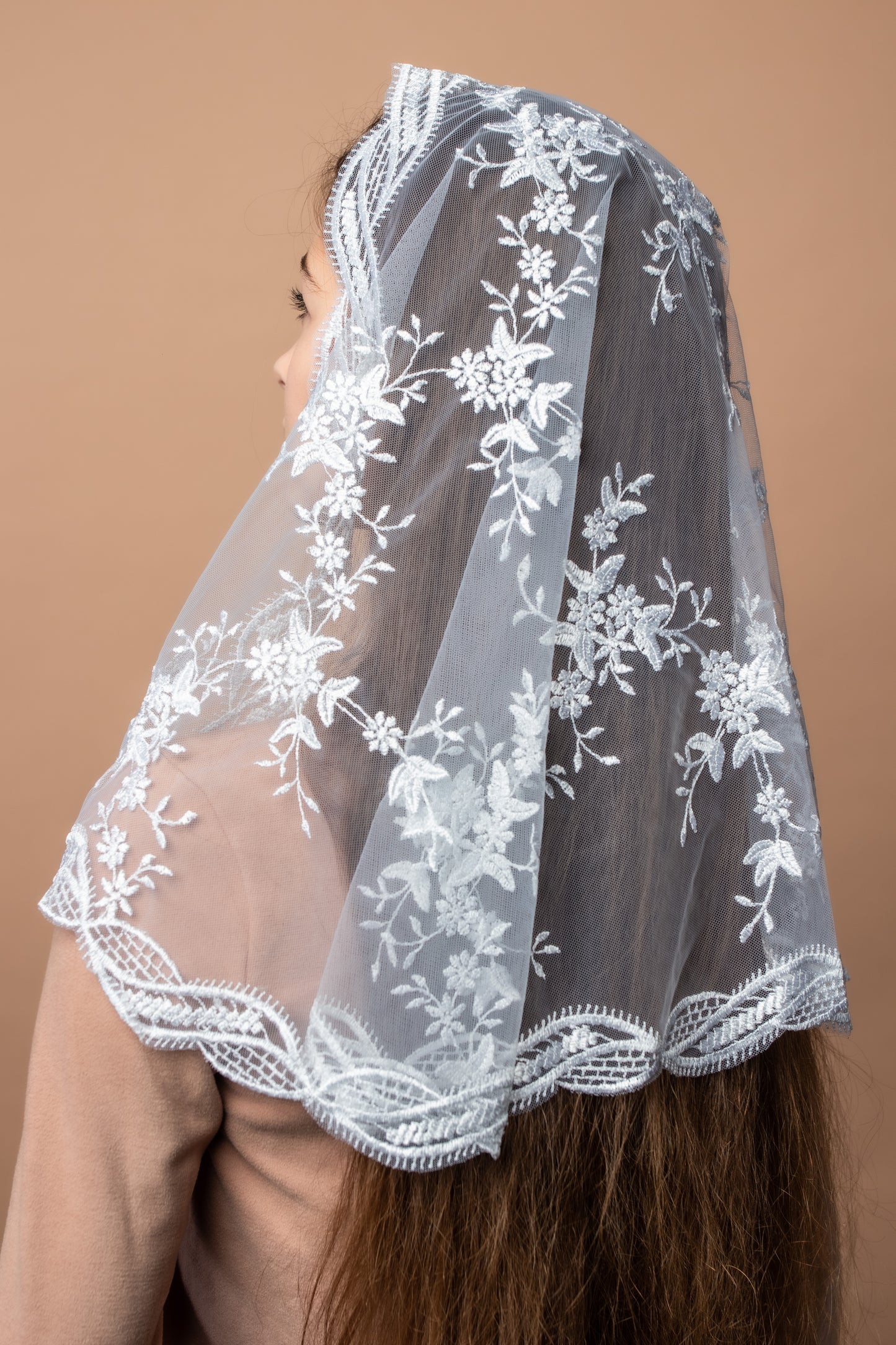 IVORY SHORT MANTILLA