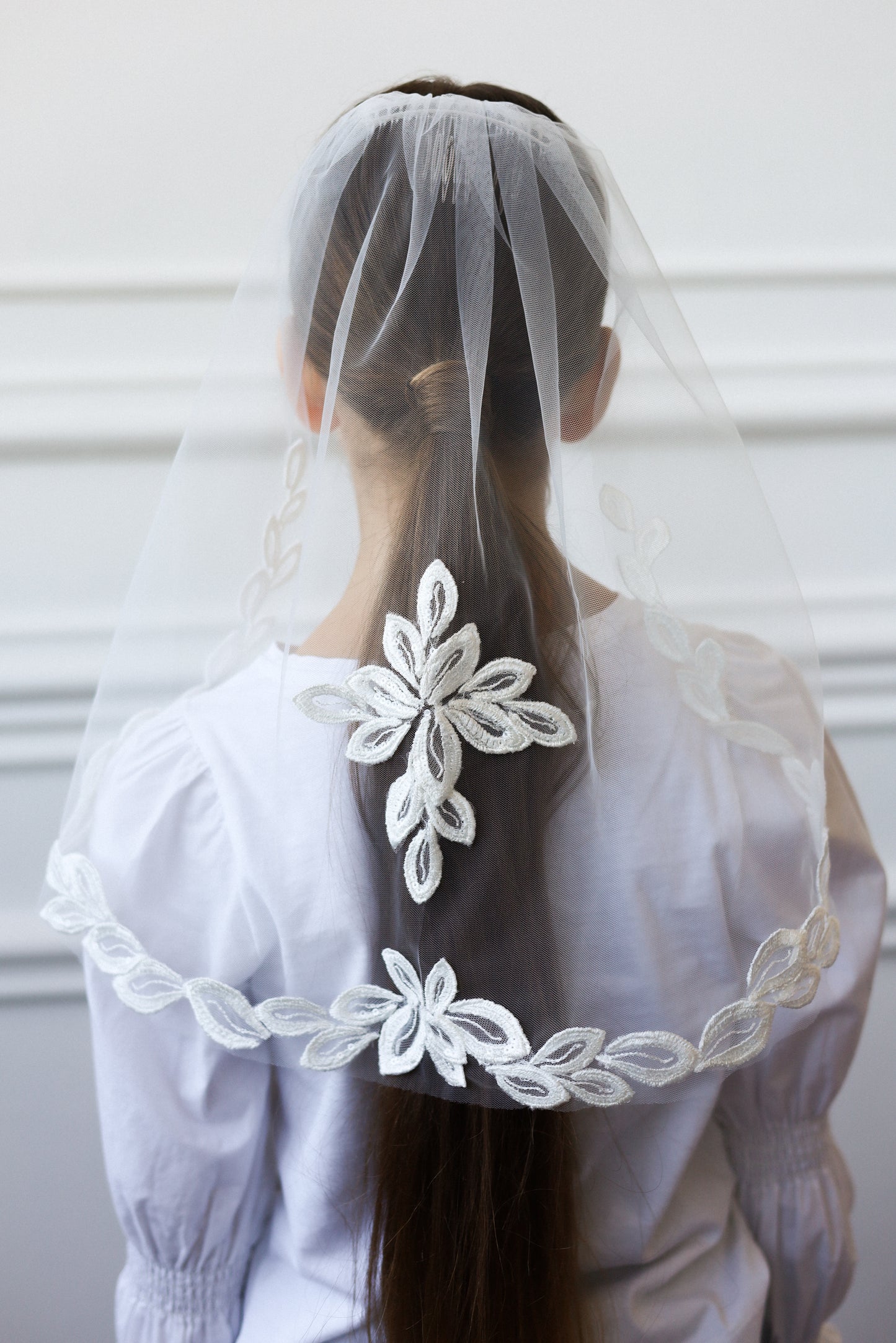 CLASSIC TULLE MANTILLA