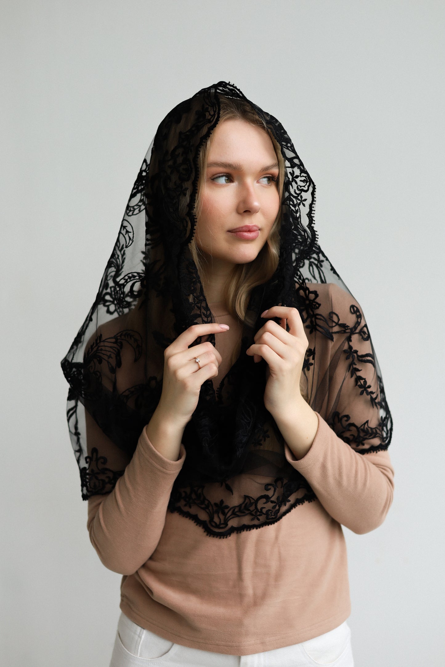 BLACK INFINITY MANTILLA