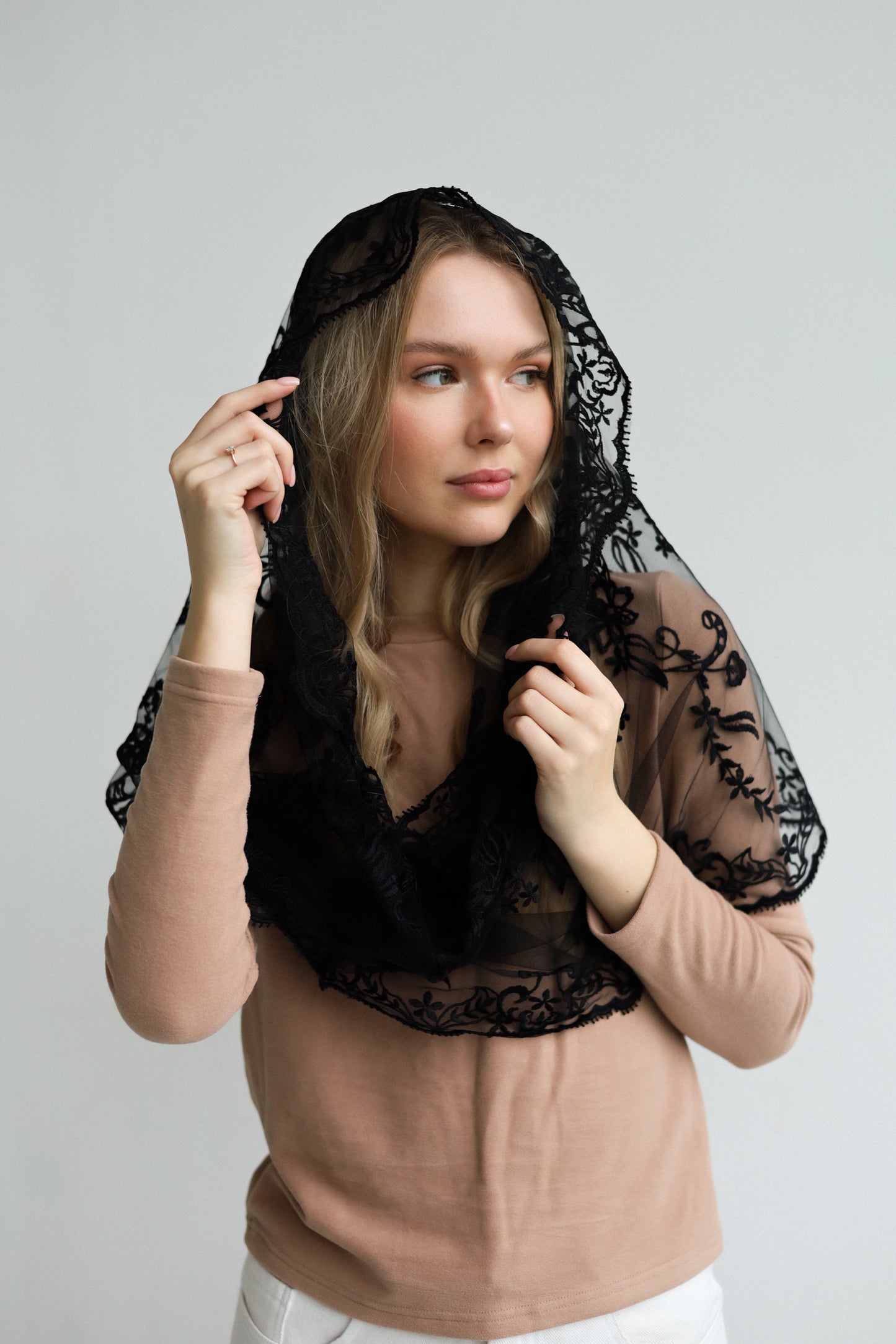 BLACK INFINITY MANTILLA