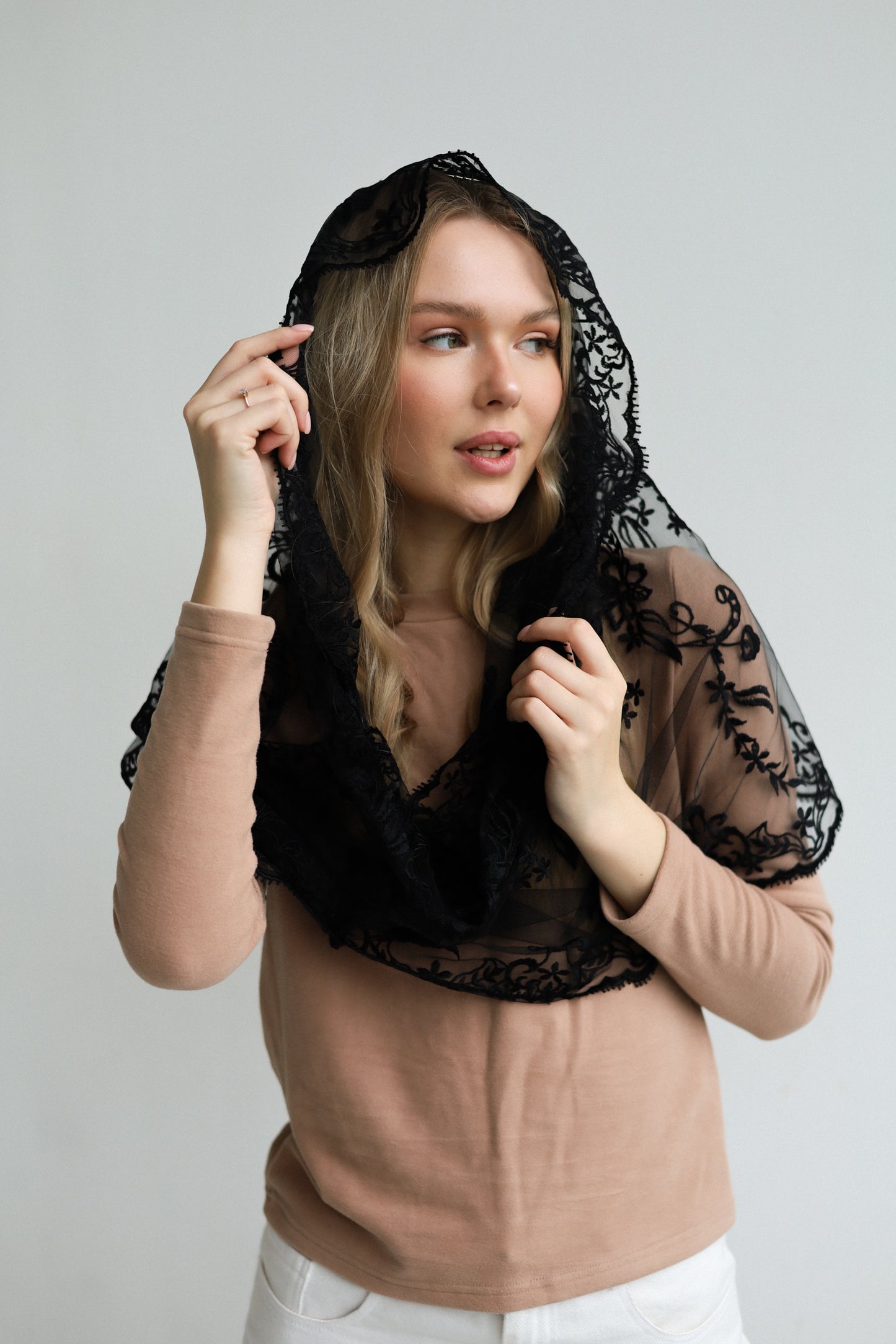 BLACK INFINITY MANTILLA