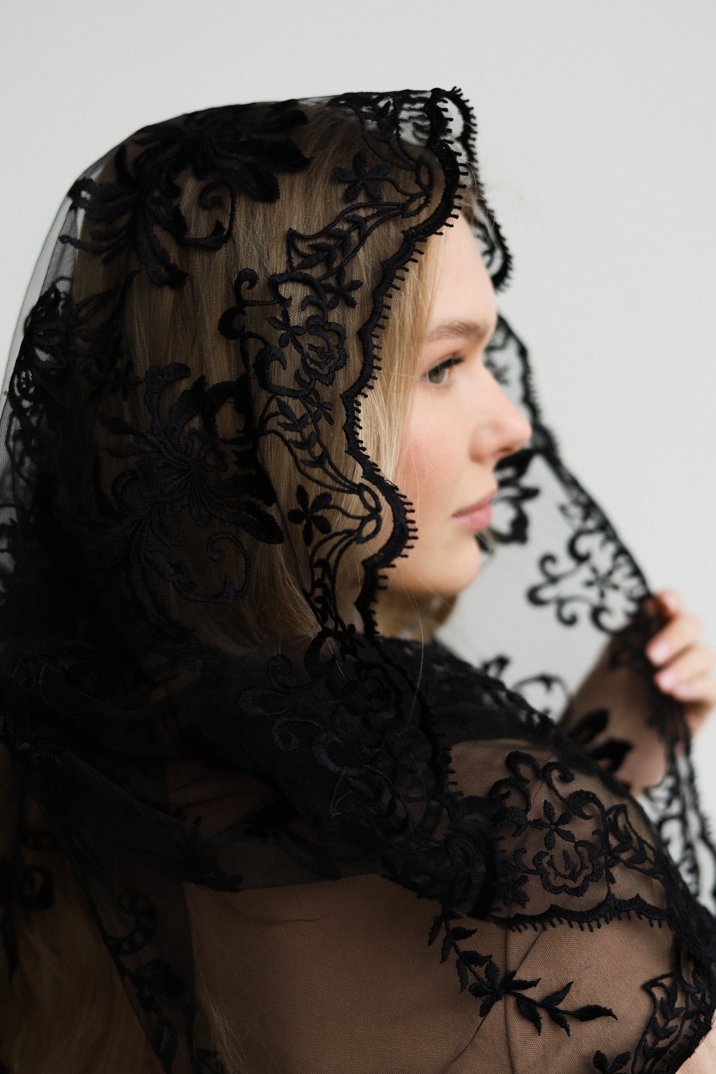 BLACK INFINITY MANTILLA