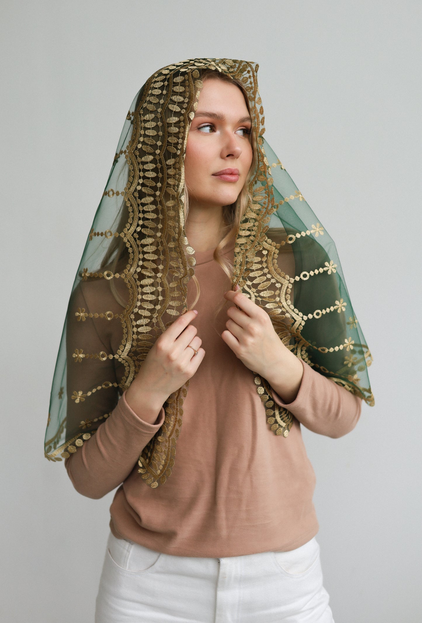 VEIL WITH HEART EMBROIDERY
