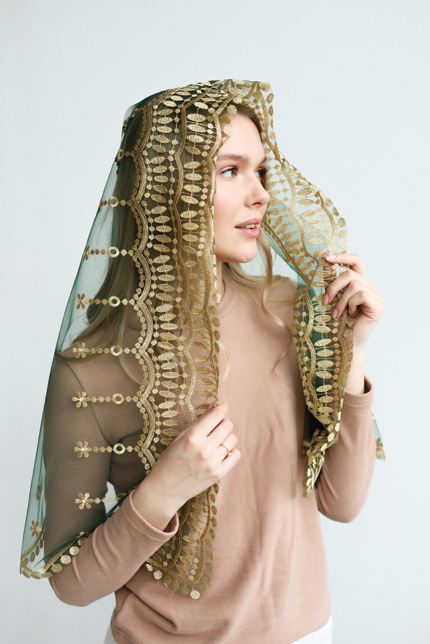 VEIL WITH HEART EMBROIDERY