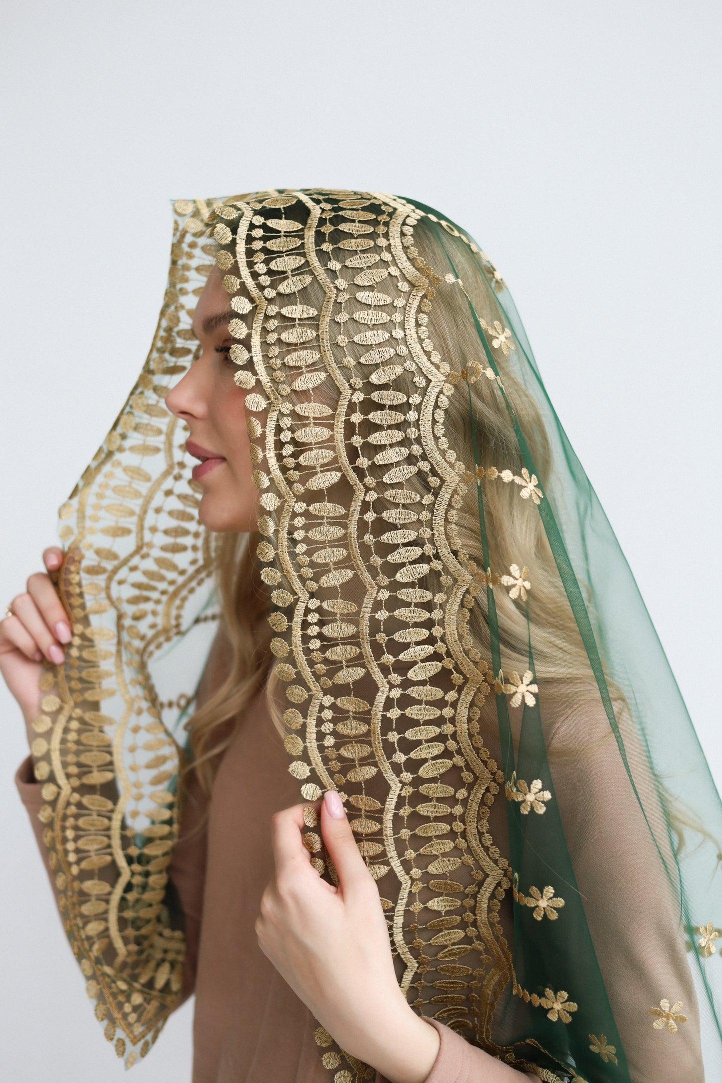 VEIL WITH HEART EMBROIDERY