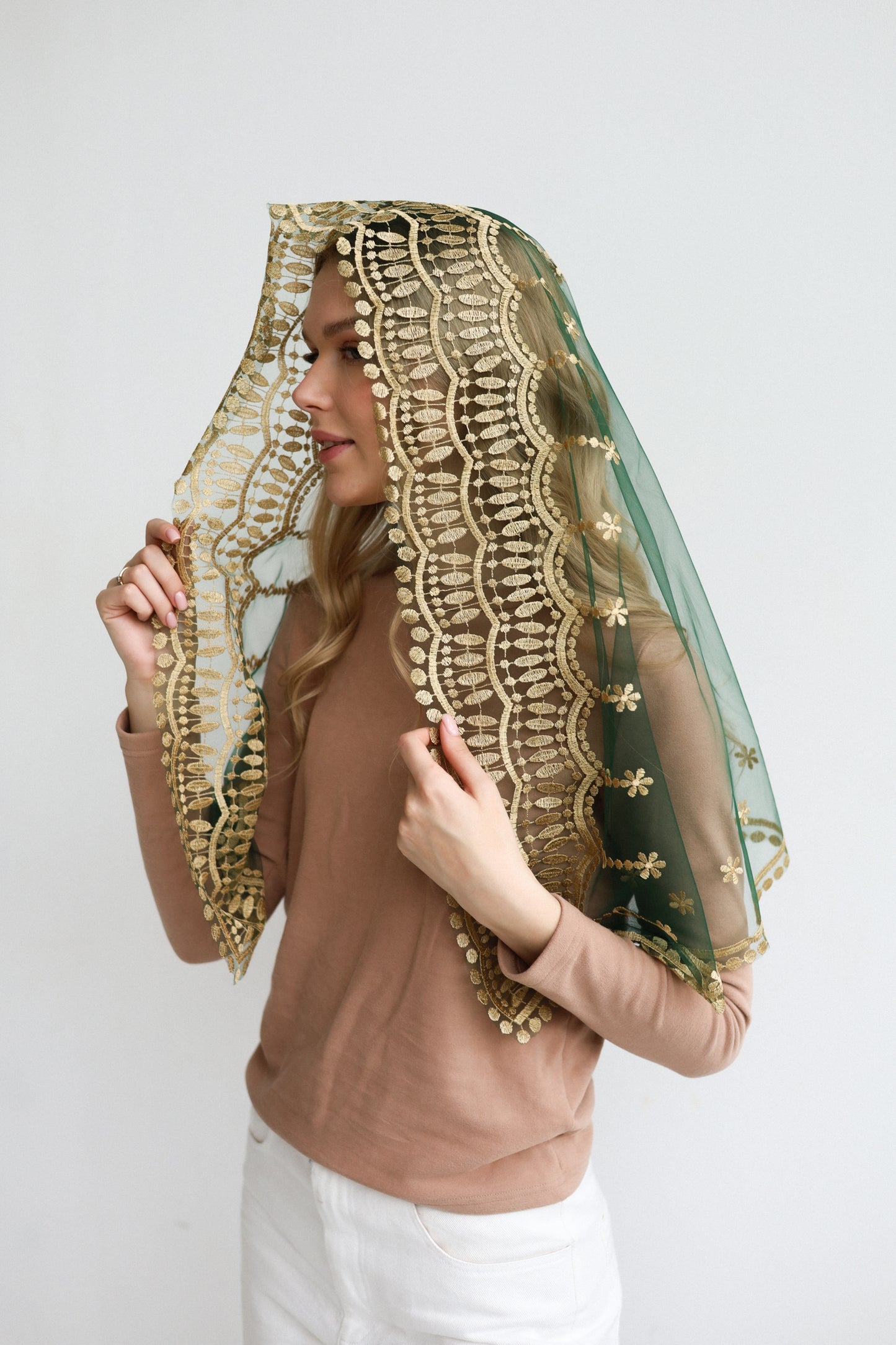 VEIL WITH HEART EMBROIDERY