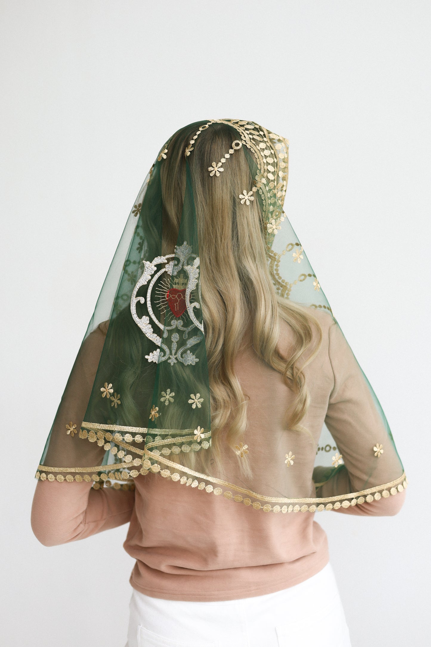 VEIL WITH HEART EMBROIDERY
