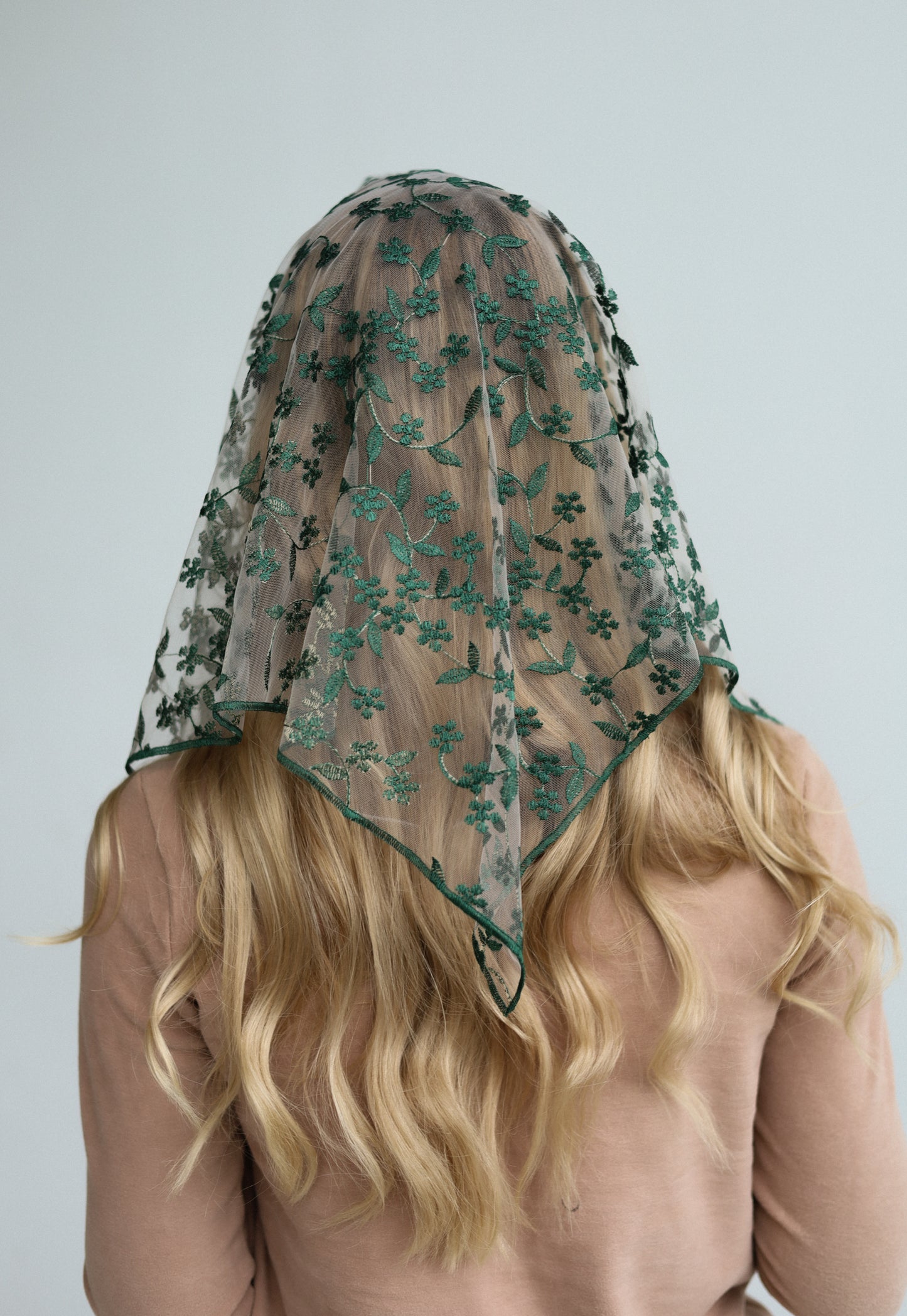 TRIANGLE GREEN VEIL