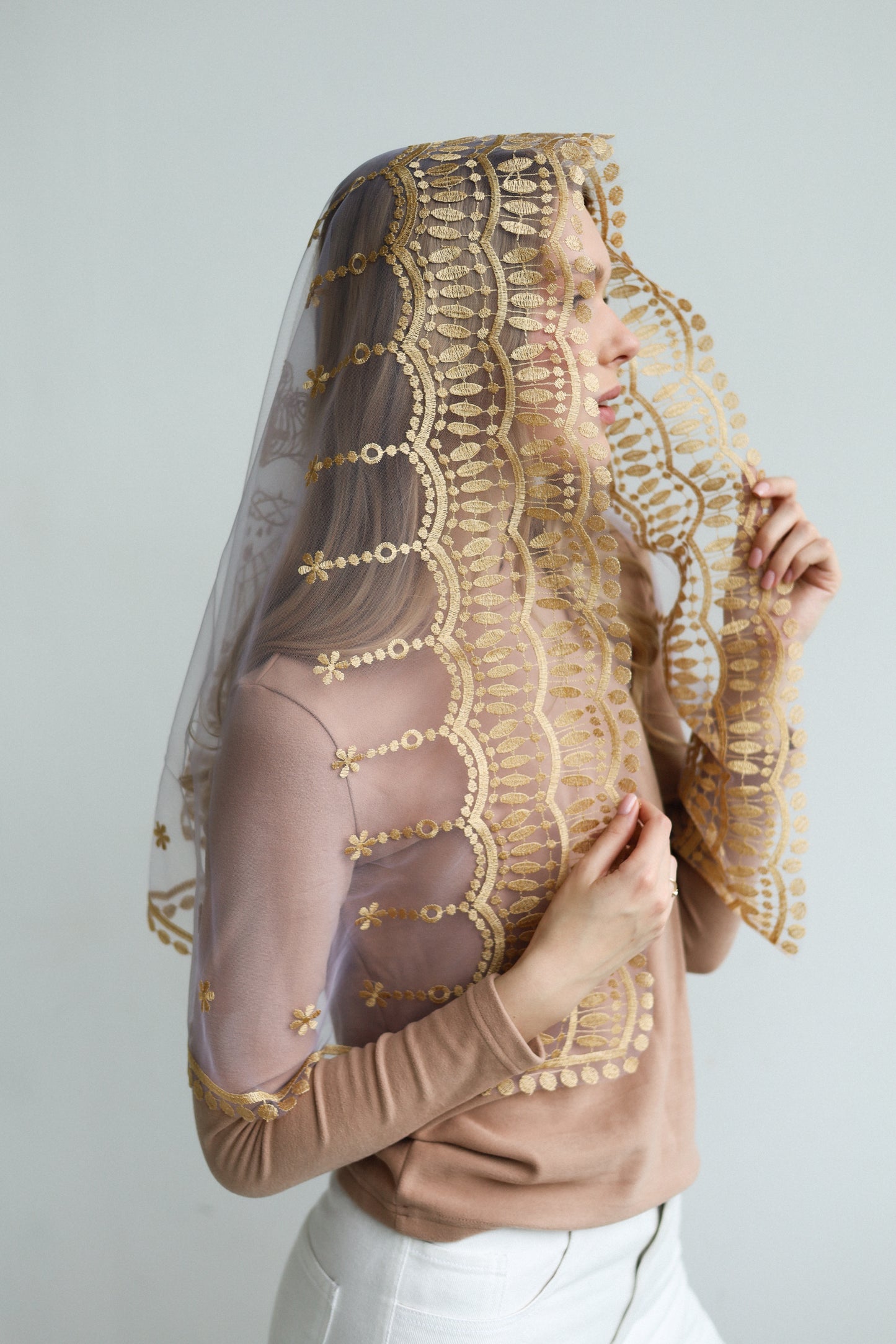 VEIL WITH HEART EMBROIDERY