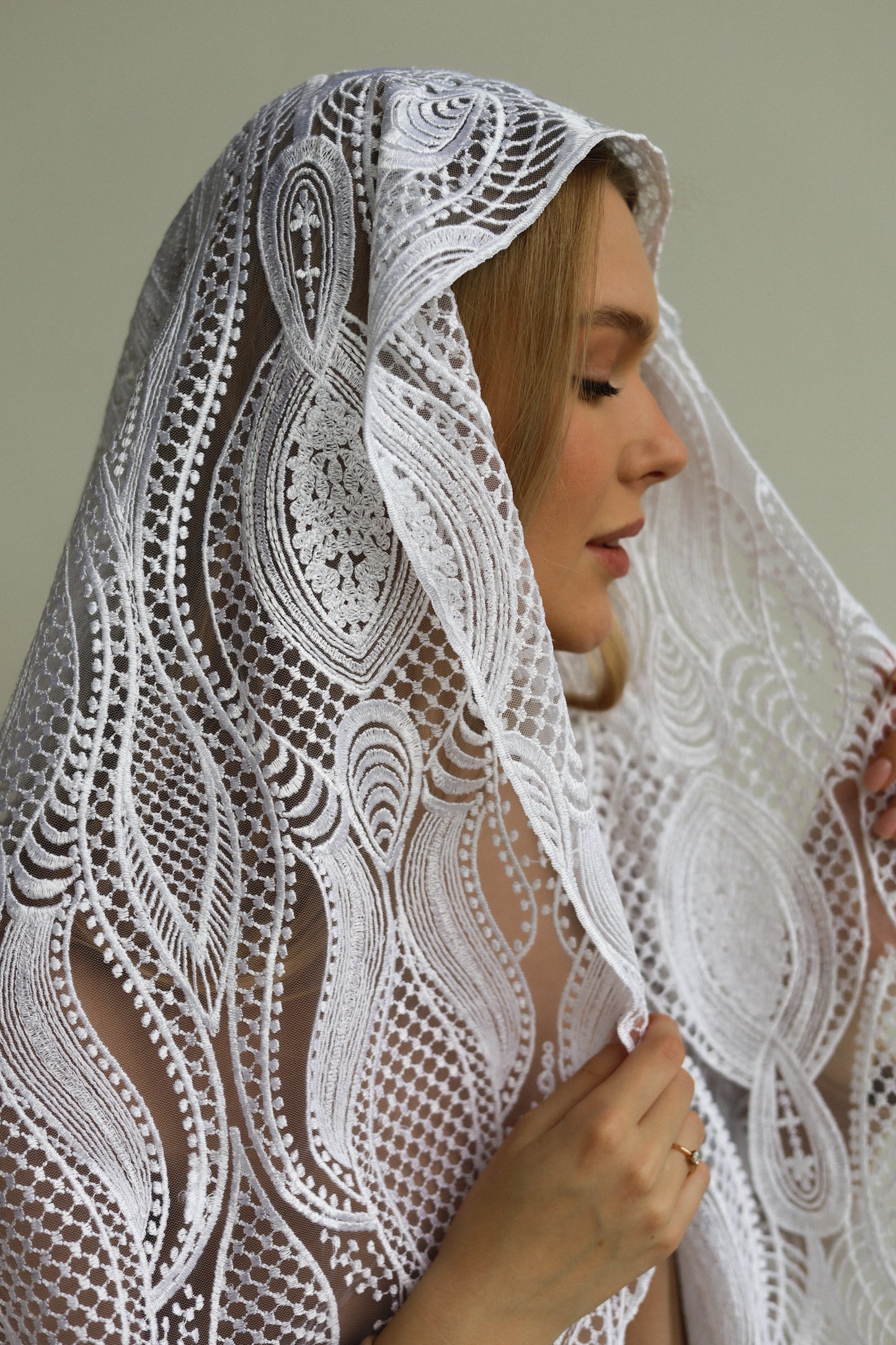 EXTRA LONG WHITE VEIL