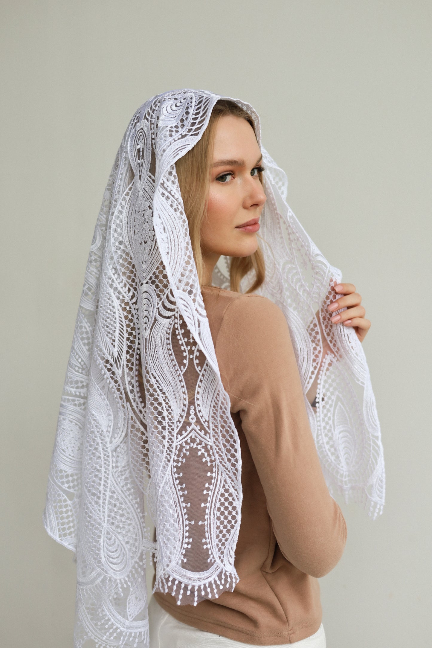 EXTRA LONG BLACK VEIL