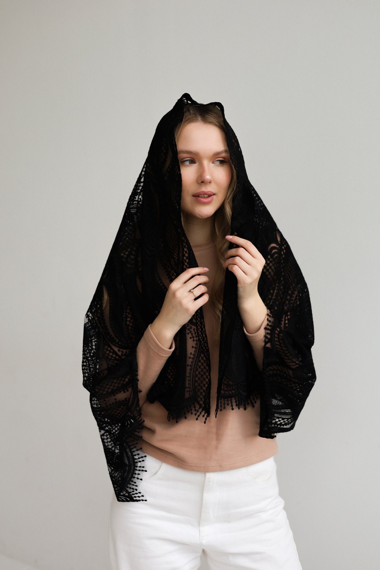 EXTRA LONG BLACK VEIL