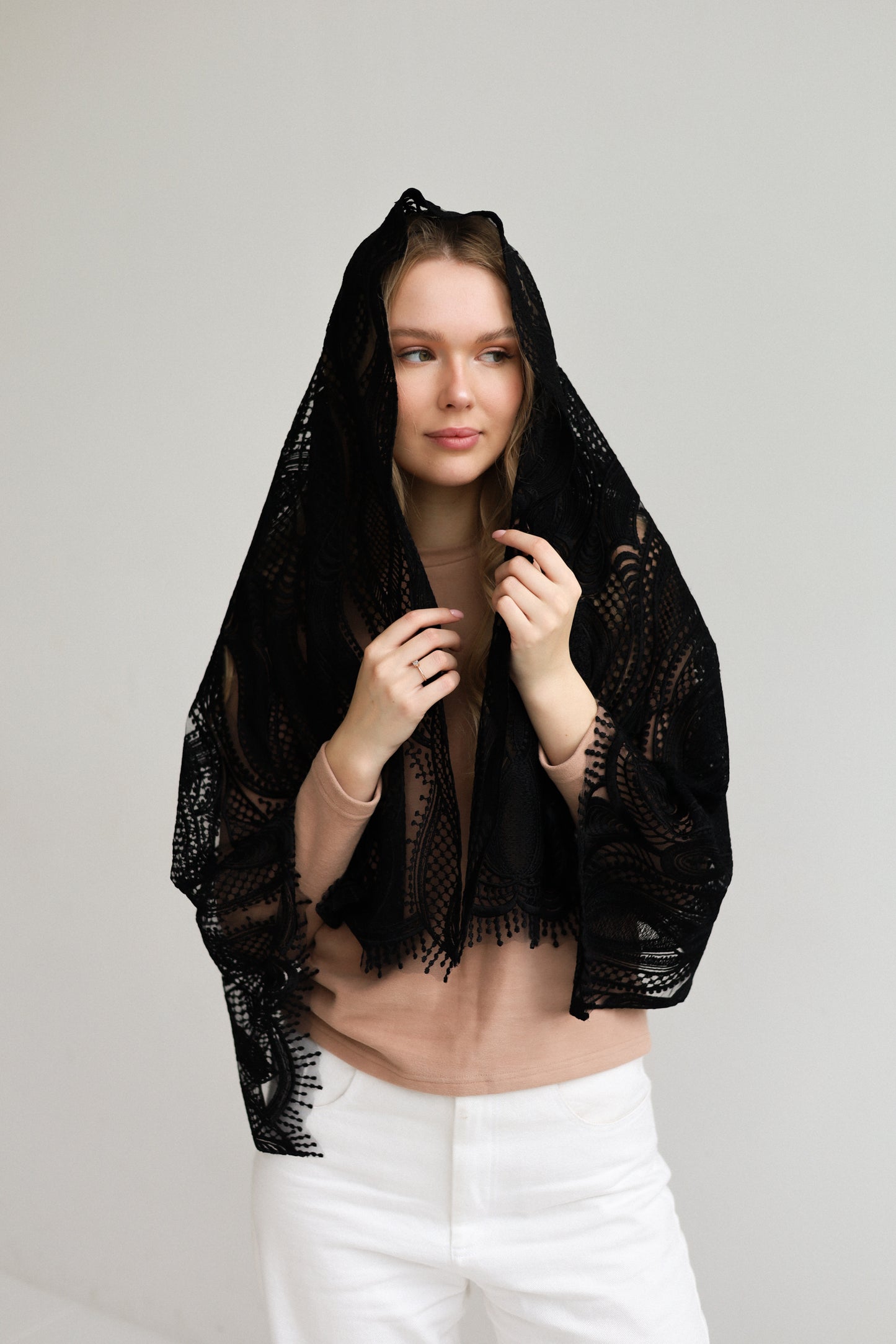 EXTRA LONG BLACK VEIL