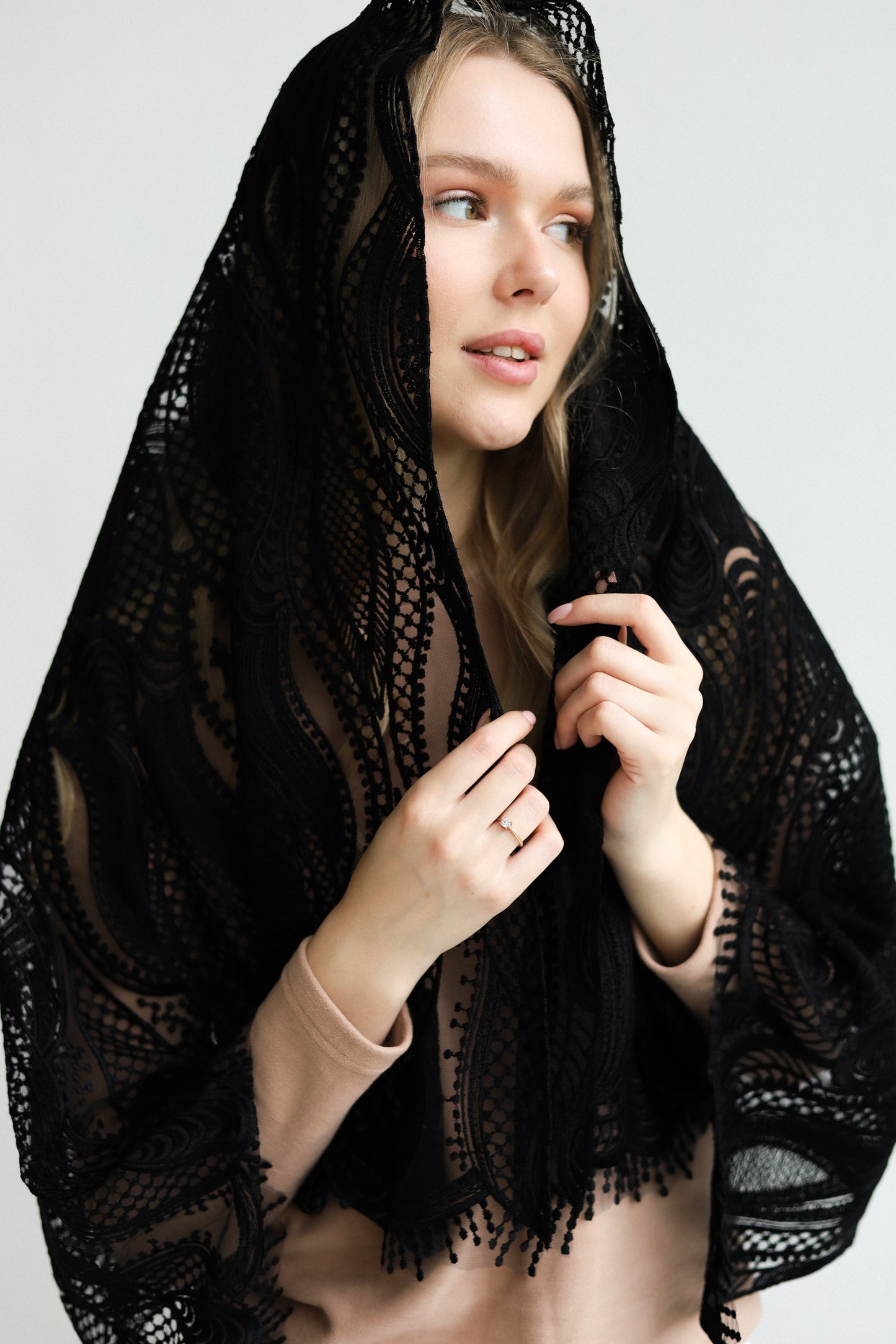 EXTRA LONG BLACK VEIL