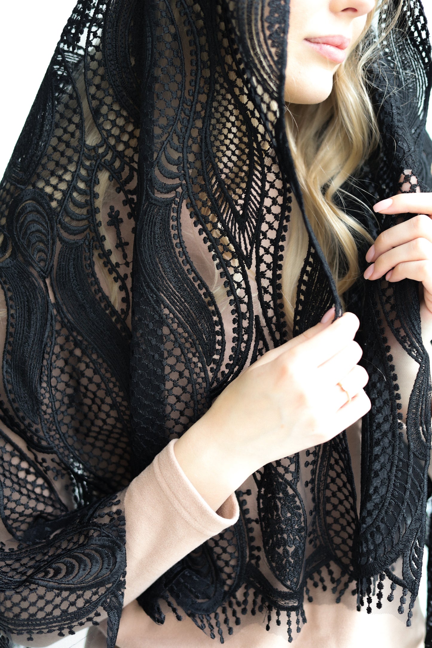 EXTRA LONG BLACK VEIL