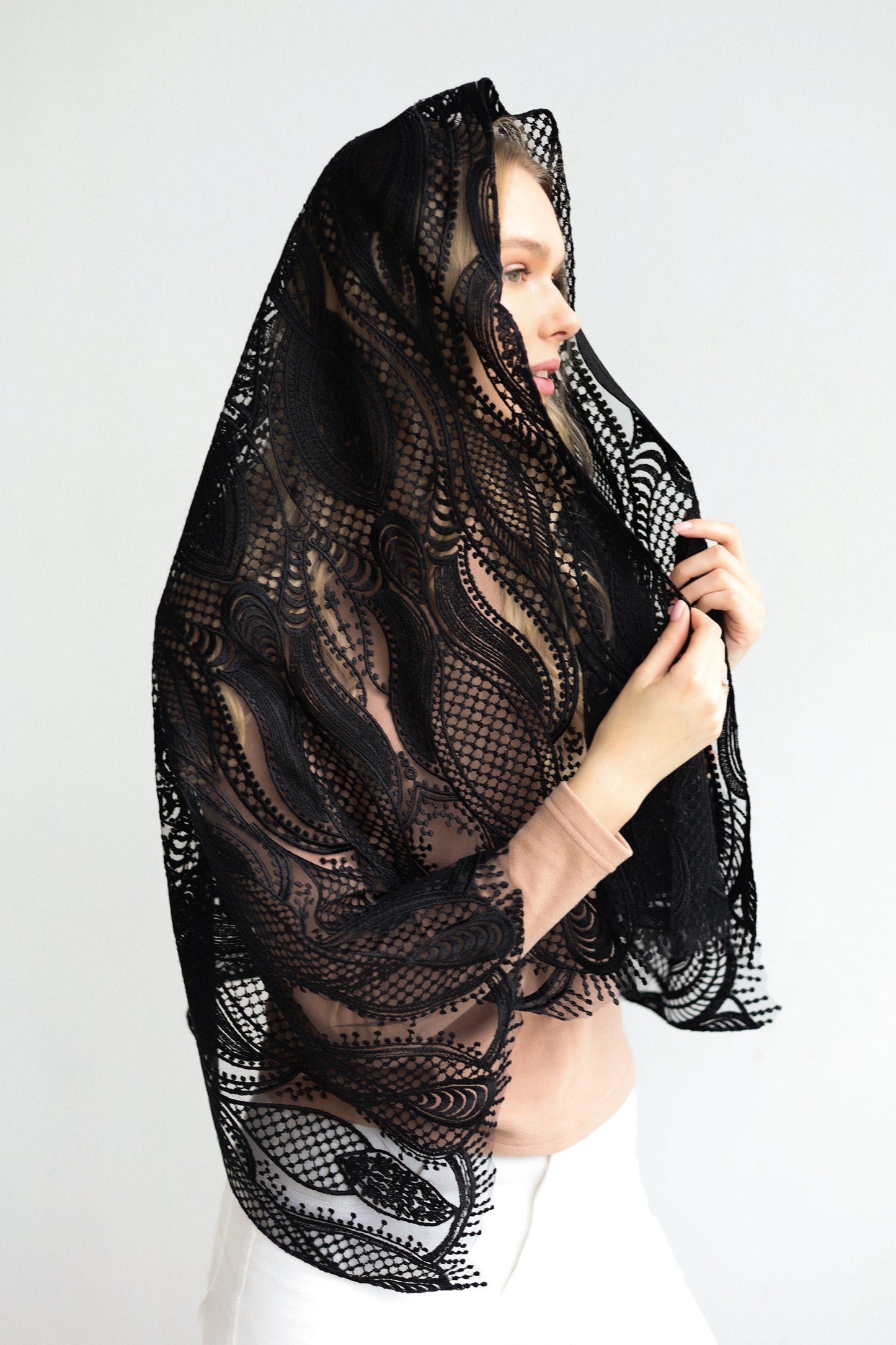 EXTRA LONG BLACK VEIL