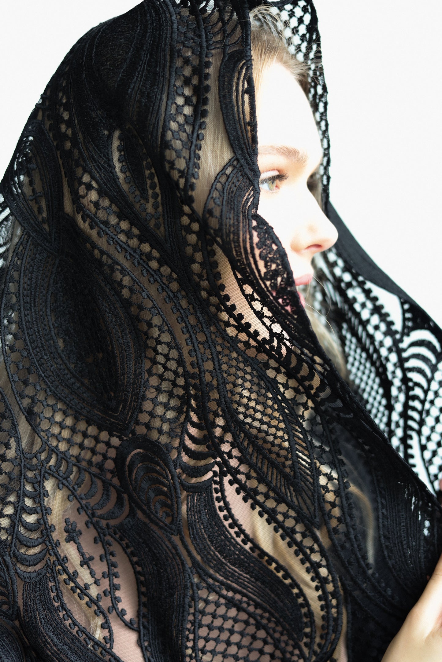 EXTRA LONG BLACK VEIL
