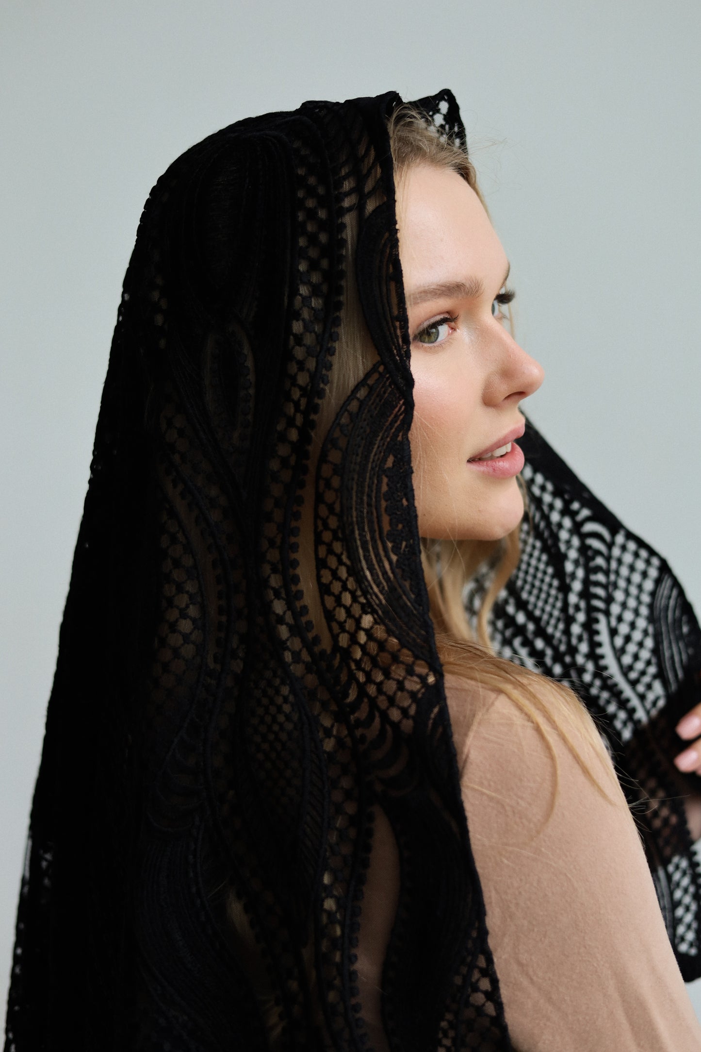 EXTRA LONG BLACK VEIL