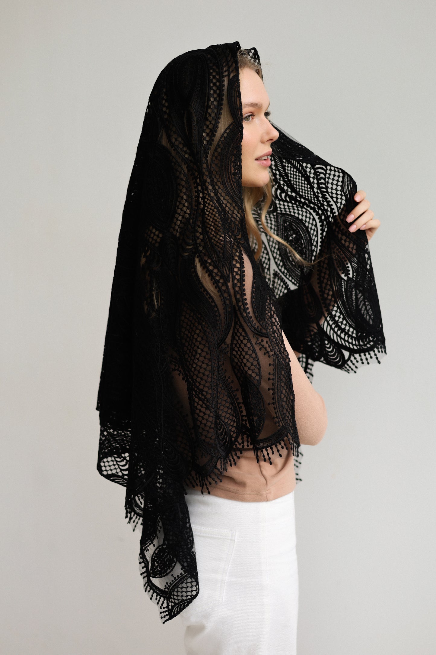 EXTRA LONG BLACK VEIL