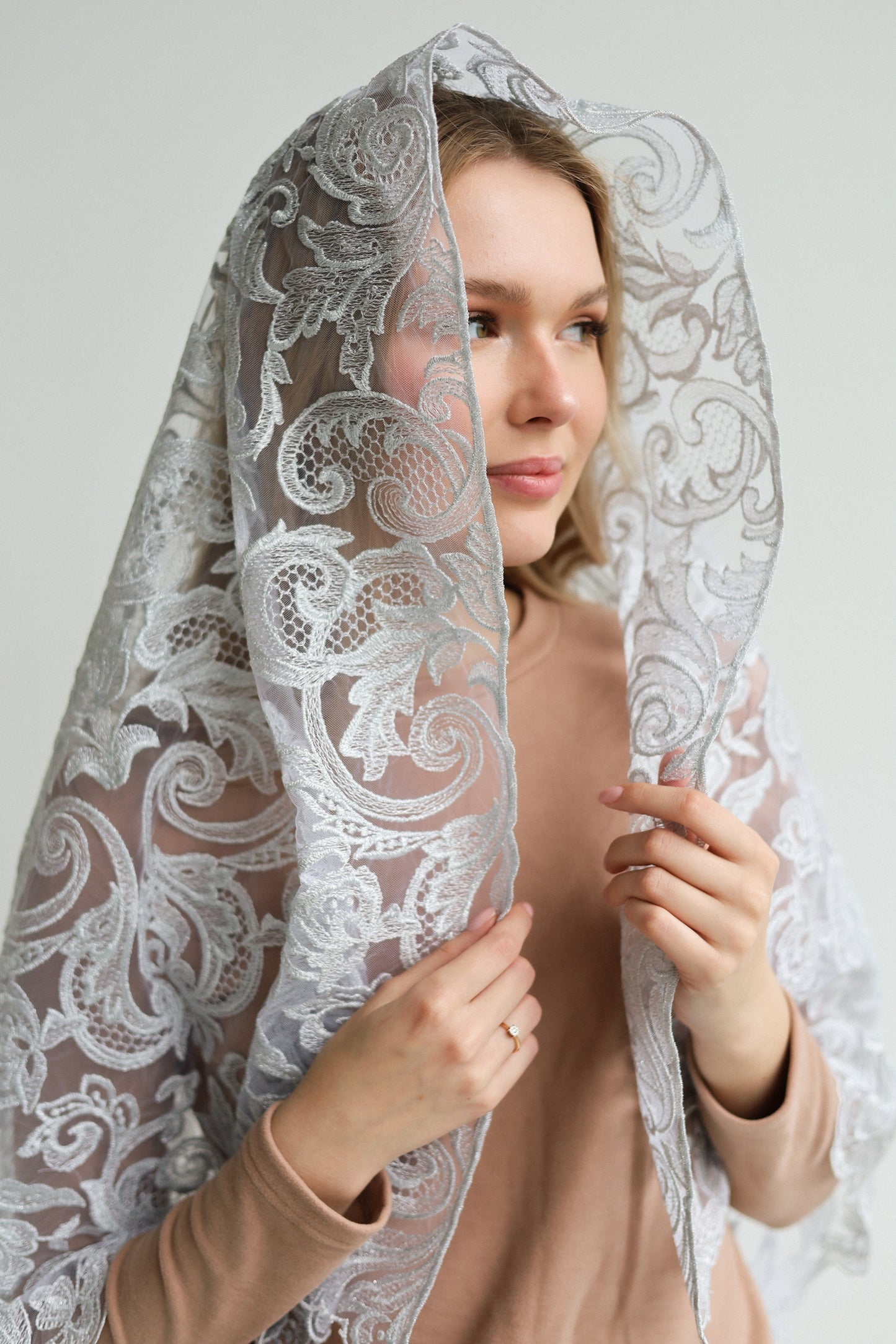 EXTRA LONG SILVER MANTILLA