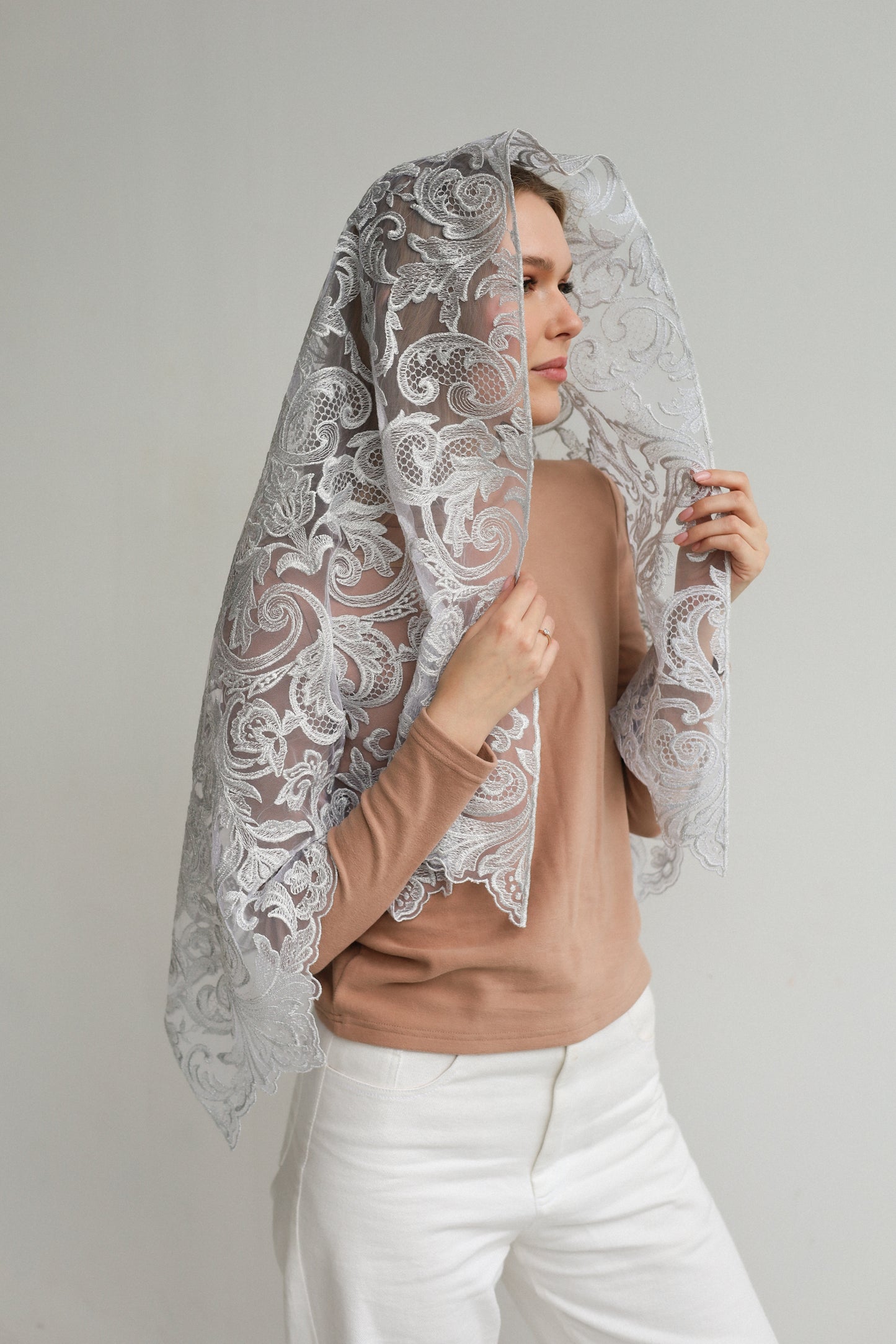 EXTRA LONG SILVER MANTILLA