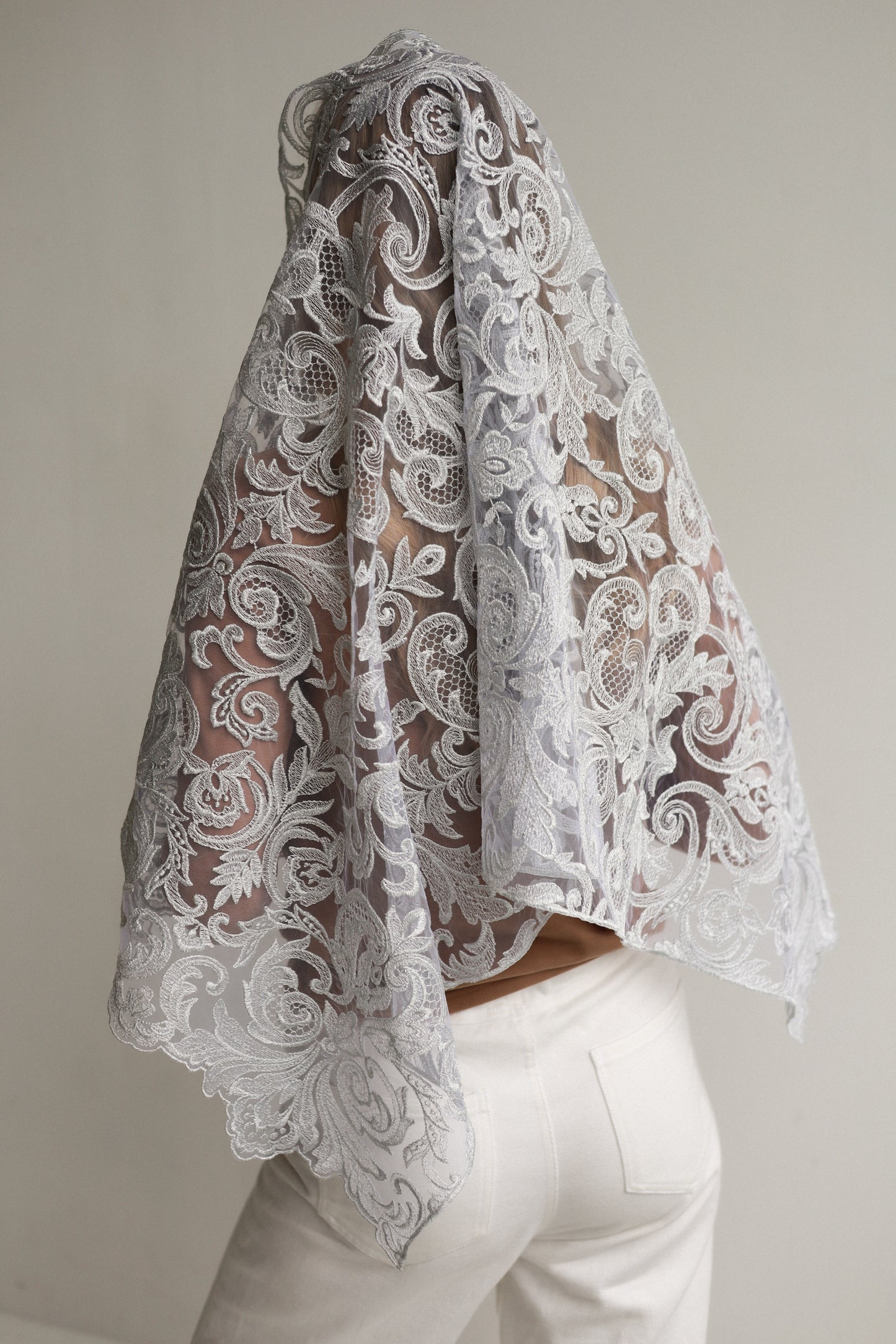 EXTRA LONG SILVER MANTILLA