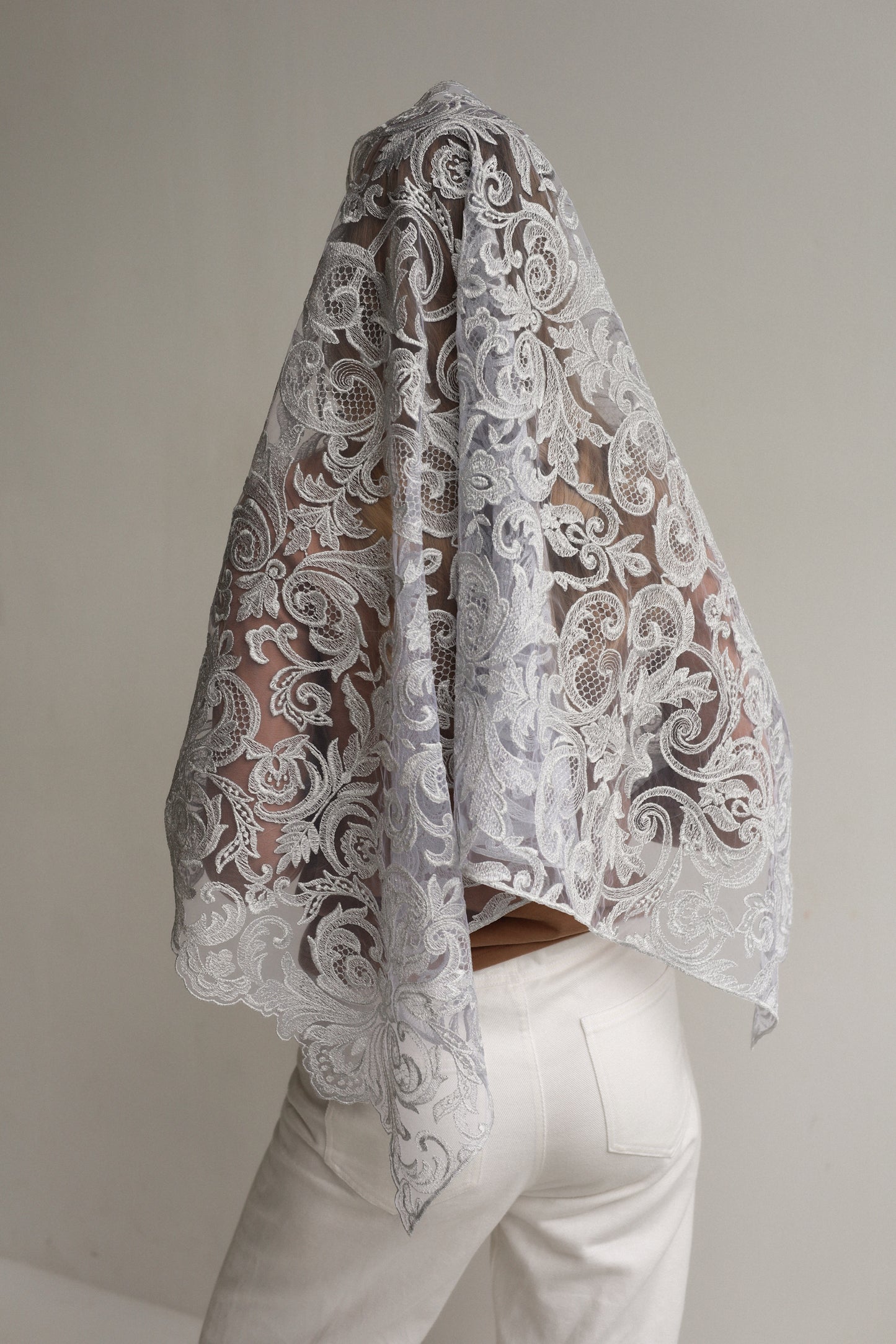 EXTRA LONG SILVER MANTILLA