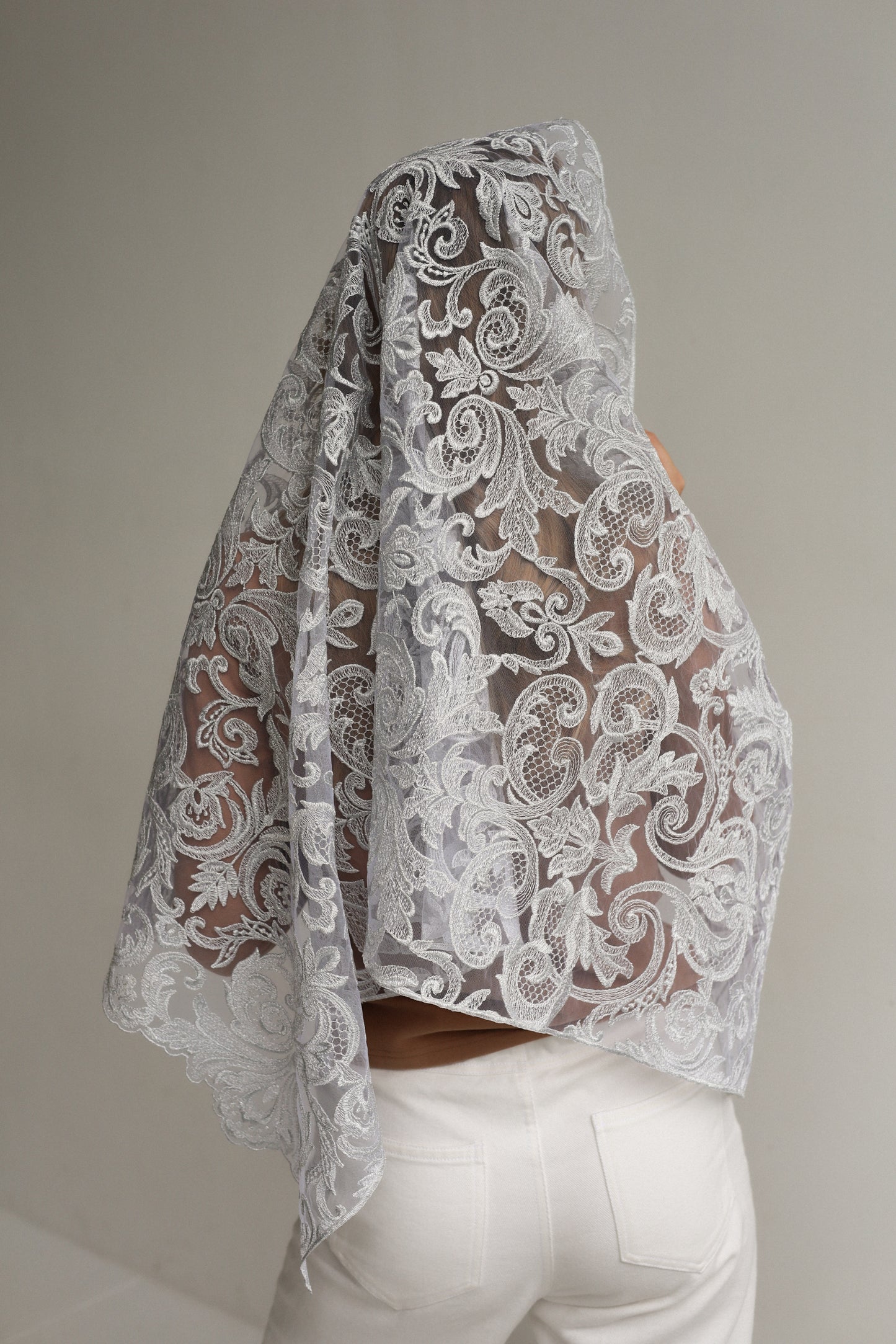 EXTRA LONG SILVER MANTILLA