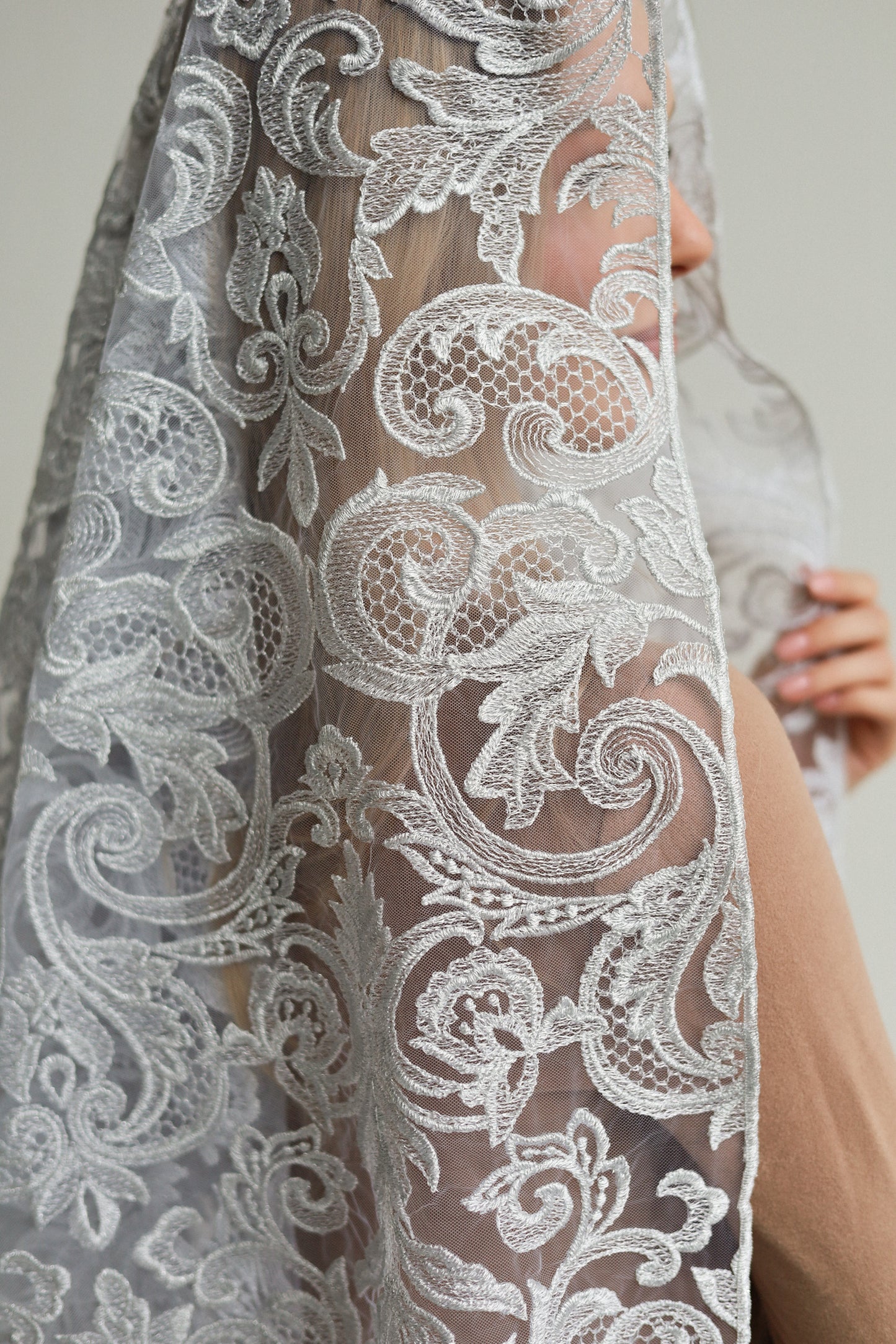 EXTRA LONG SILVER MANTILLA