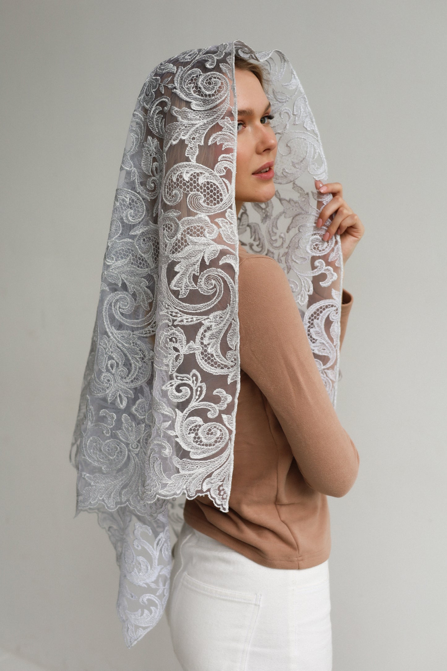 EXTRA LONG SILVER MANTILLA