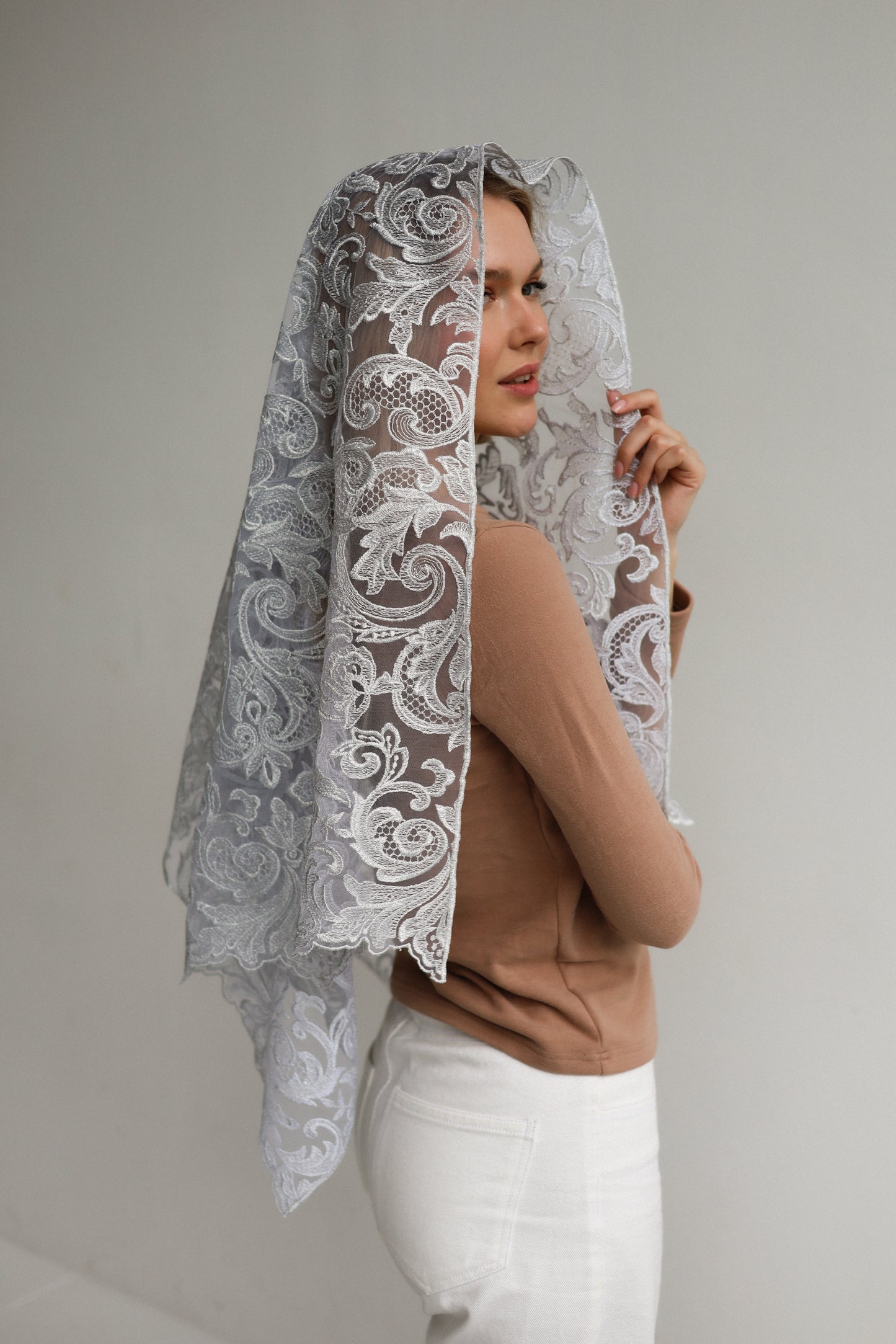 EXTRA LONG SILVER MANTILLA