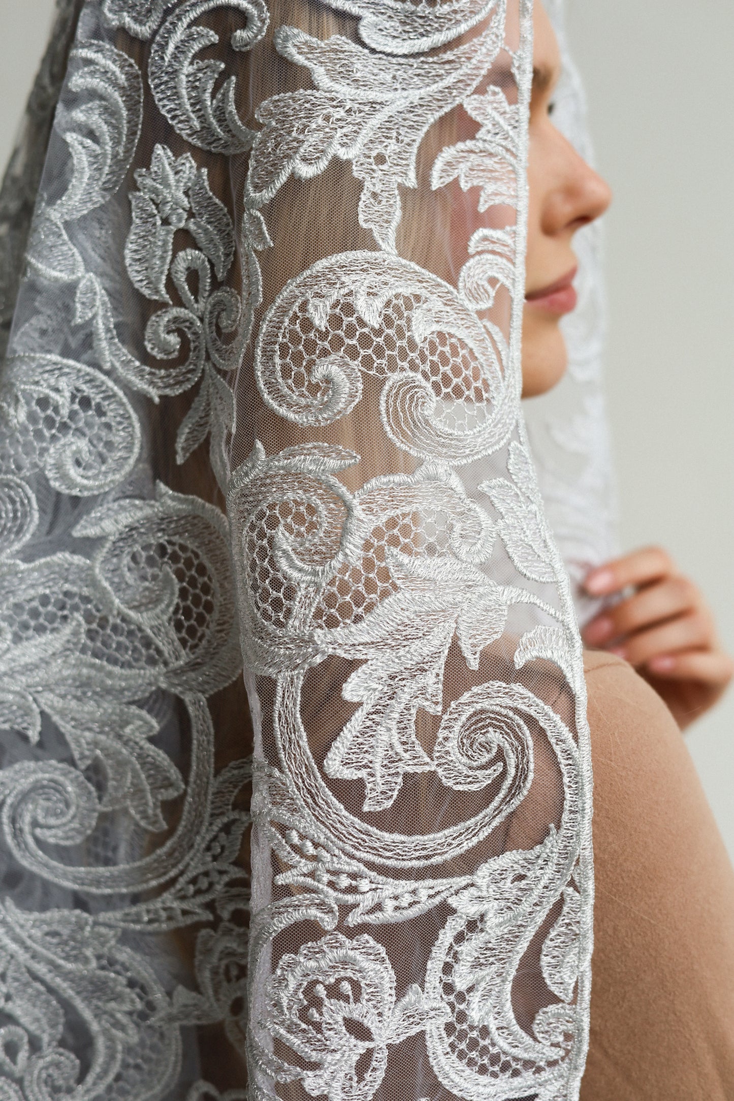 EXTRA LONG SILVER MANTILLA