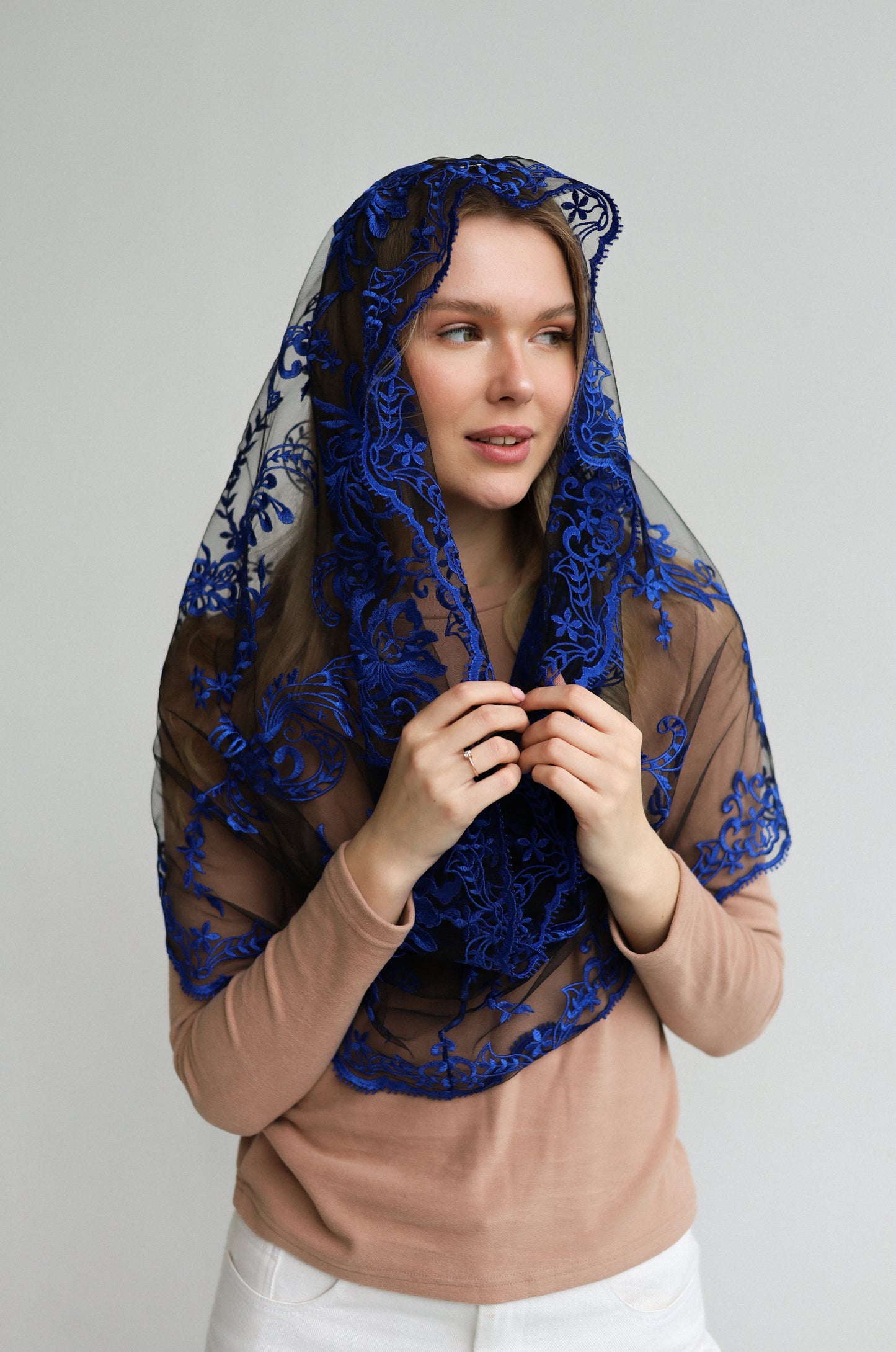BLUE INFINITY MANTILLA