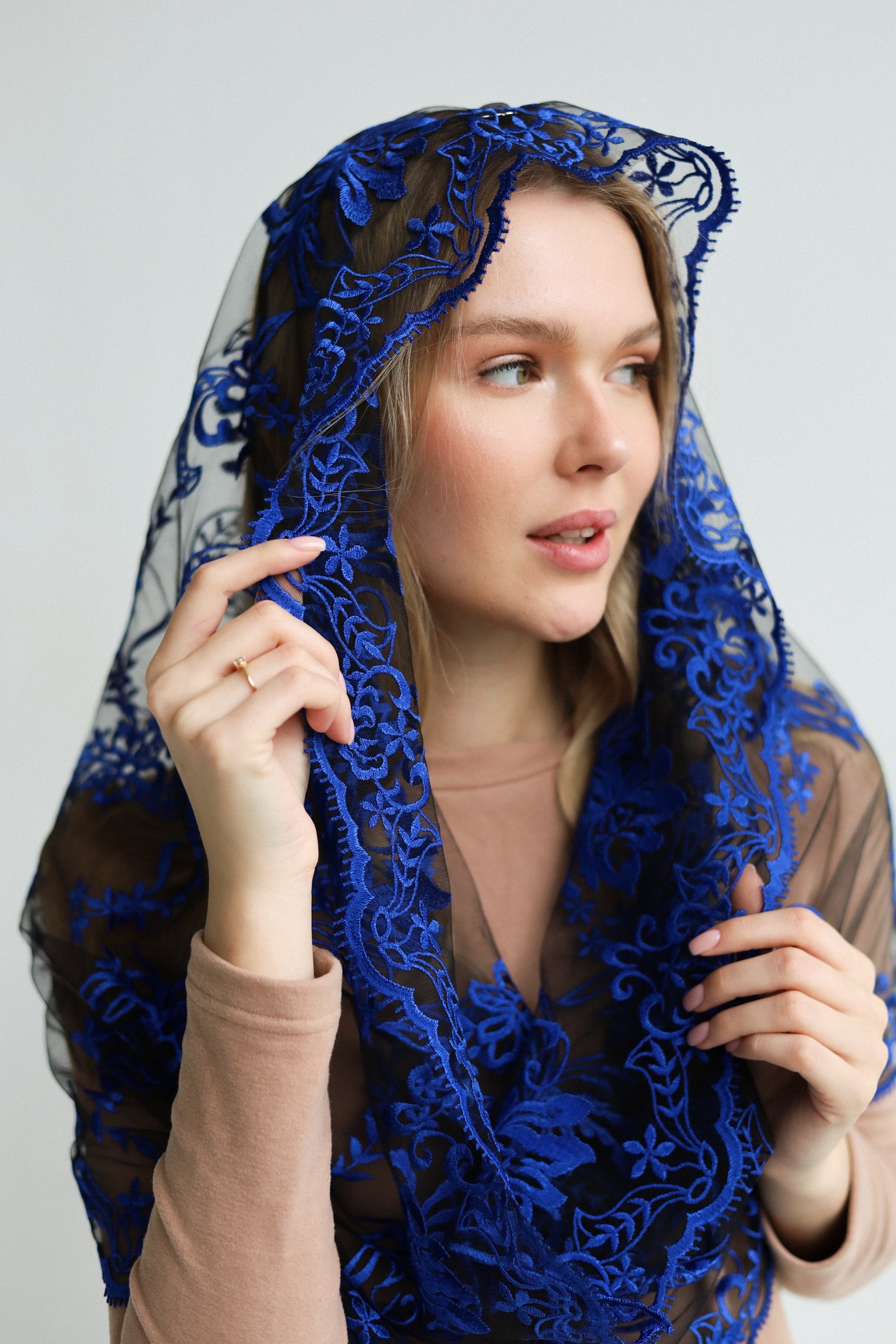 BLUE INFINITY MANTILLA
