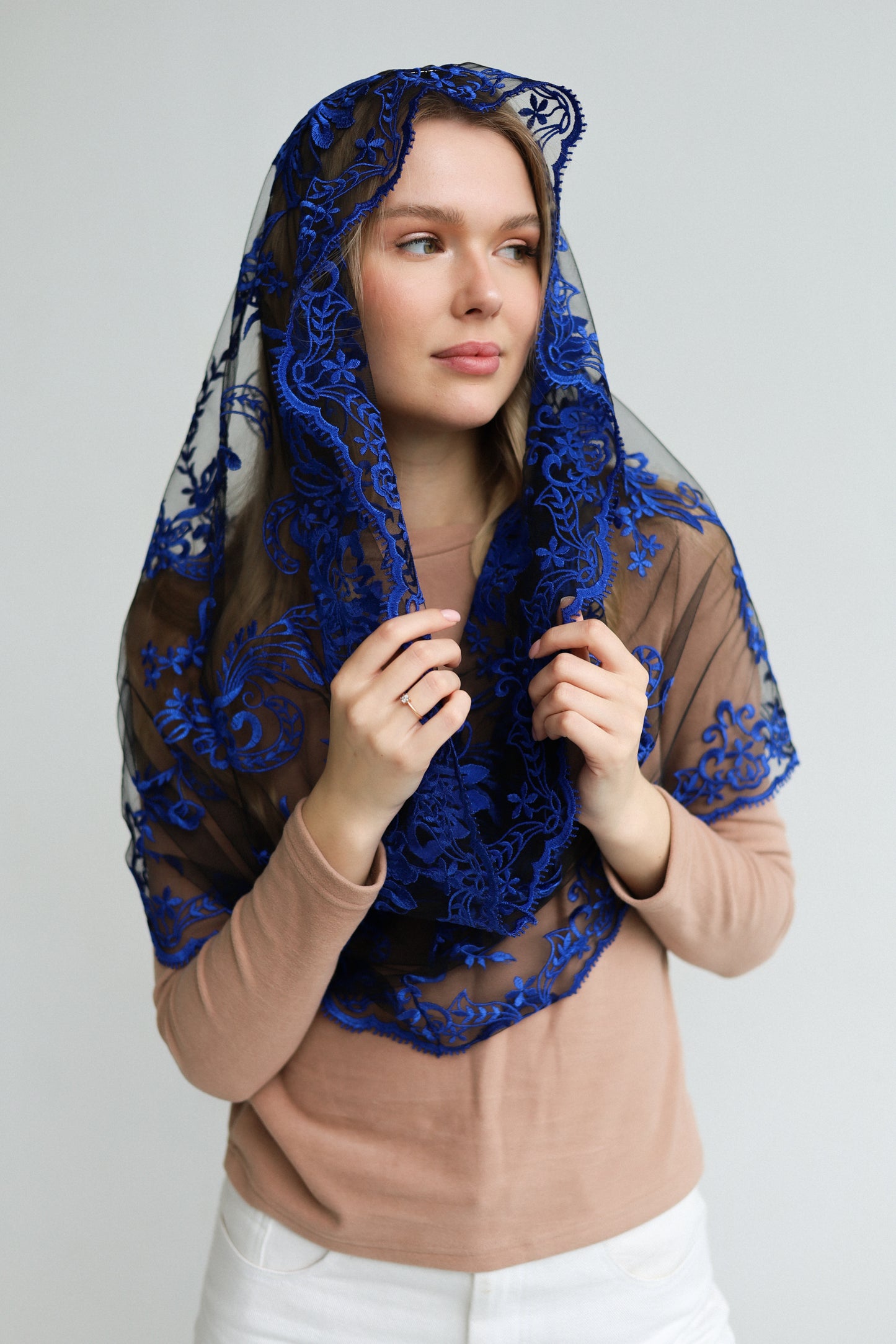 BLUE INFINITY MANTILLA